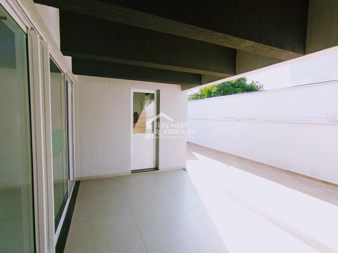 Casa para venda e locação com 3 dormitórios, no Condomínio Campos do Conde II em Tremembé/SP.