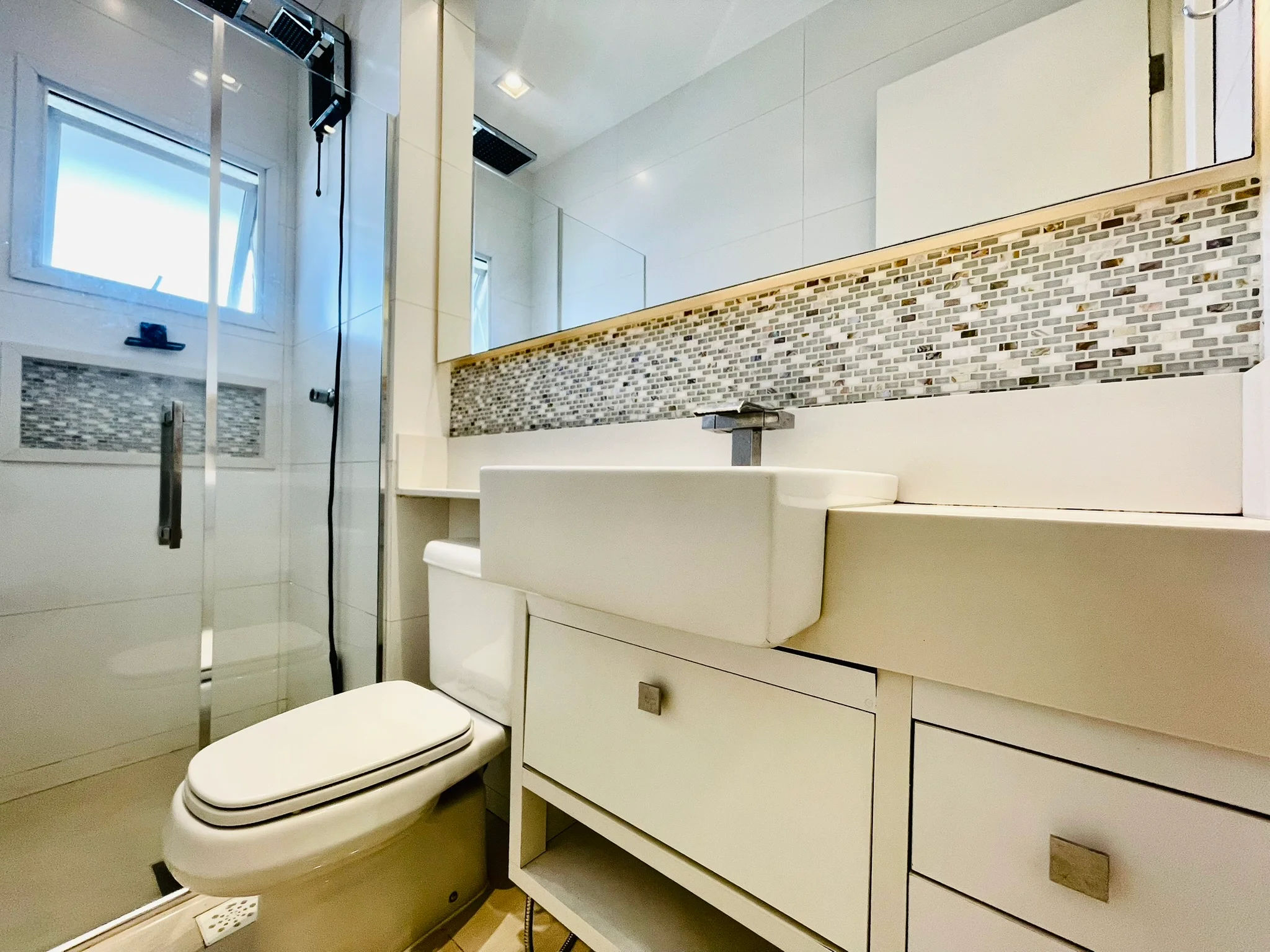 Cobertura duplex com 3 dormitórios no Condomínio Monte Castelo em  Taubaté/SP. 