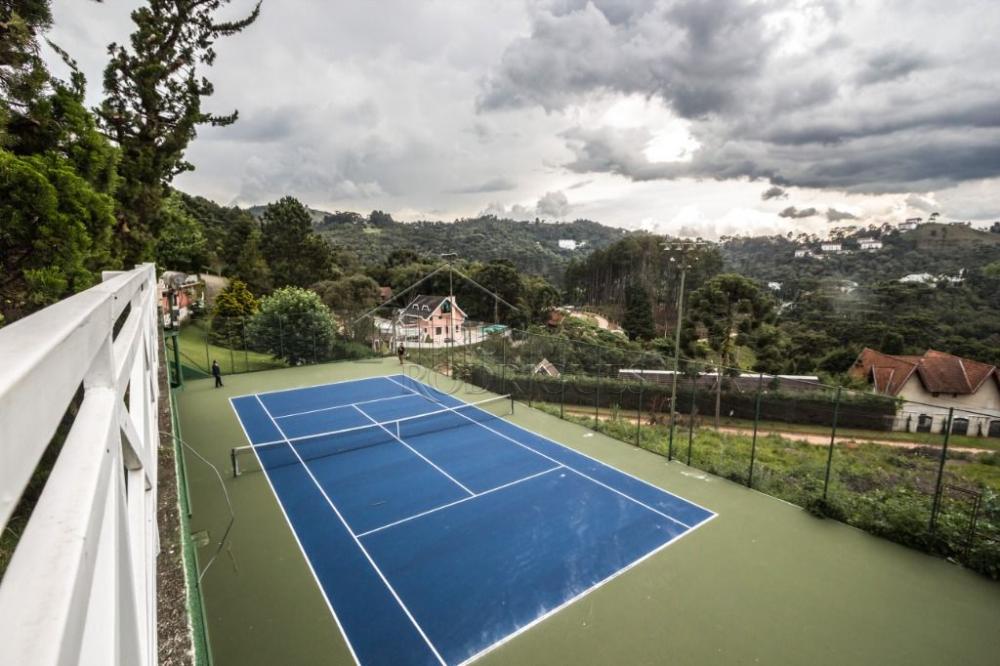 Casa à venda com 7 dormitórios no bairro Recanto das Araucárias em Campos do Jordão/SP.
