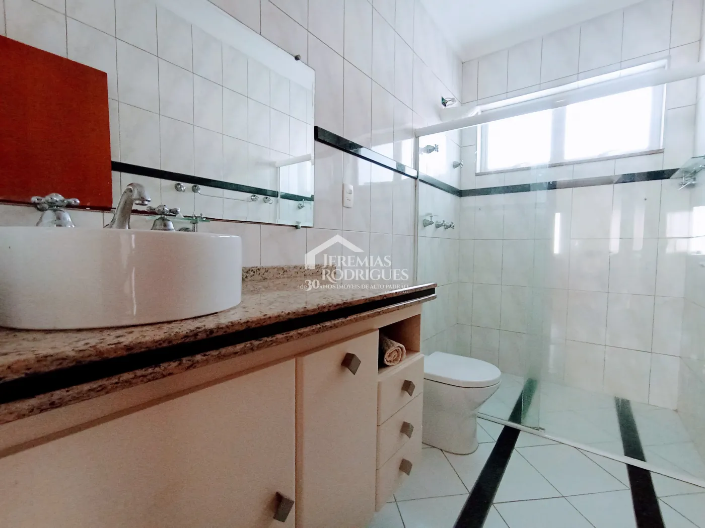 Casa à venda com 3 dormitórios no Condomínio Vale dos Príncipes em Taubaté/SP.