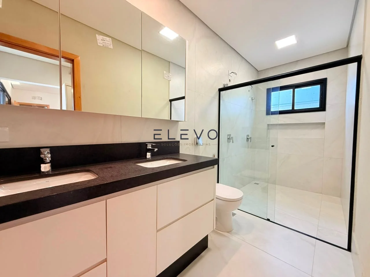 Casa Alto Padrão à Venda no Jardim Itália | 3 Suítes, Piscina Aquecida e Móveis Planejados