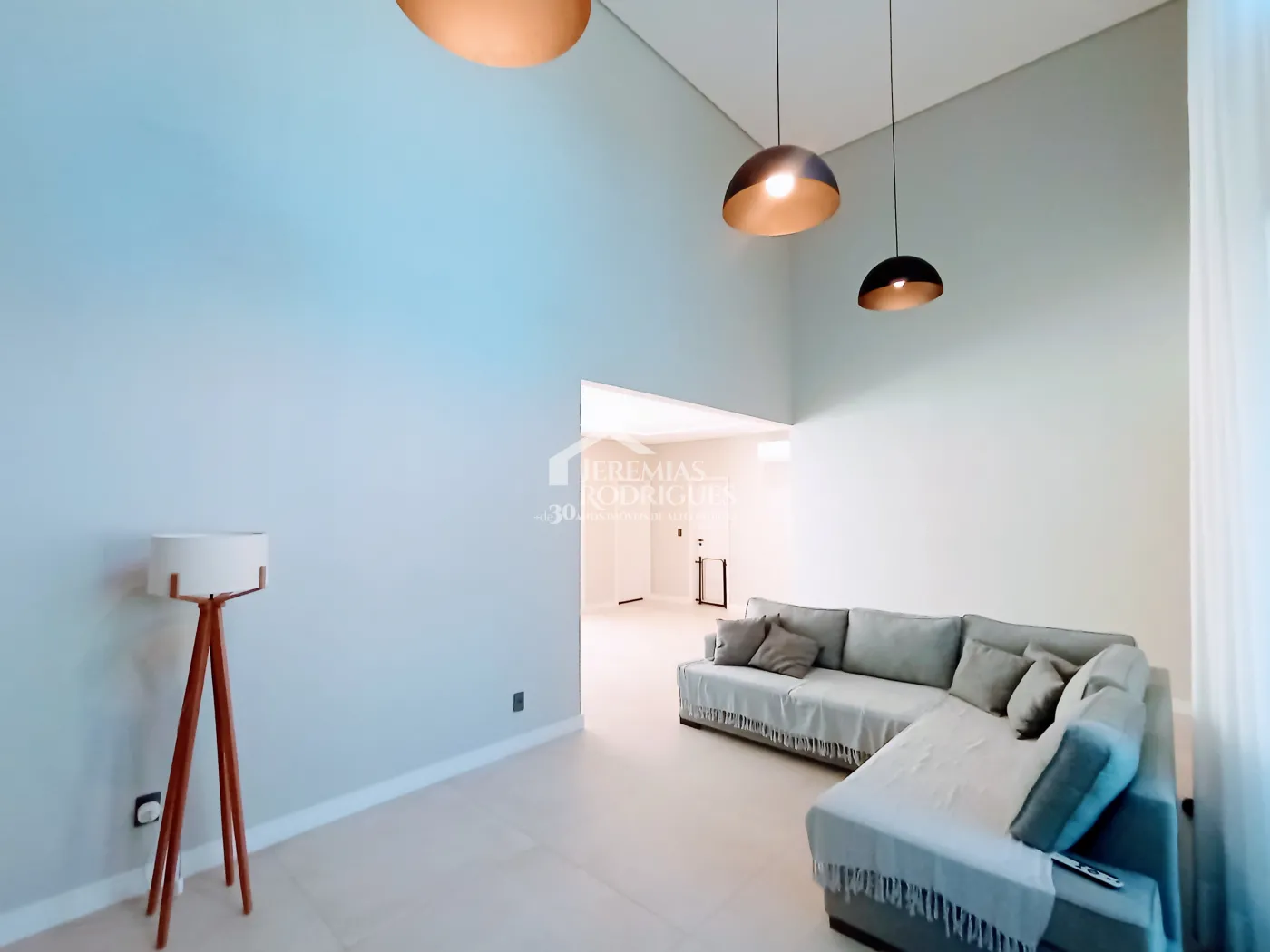 Casa à venda com 5 dormitórios no Condomínio Reserva dos Lagos em Pindamonhangaba/SP.