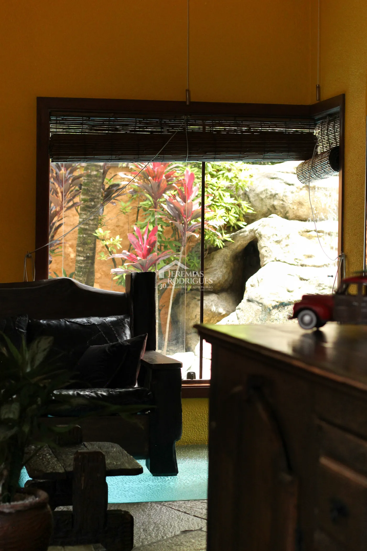 Casa para venda e locação com 5 dormitórios no Condomínio Taubaté Village em Taubaté/SP.