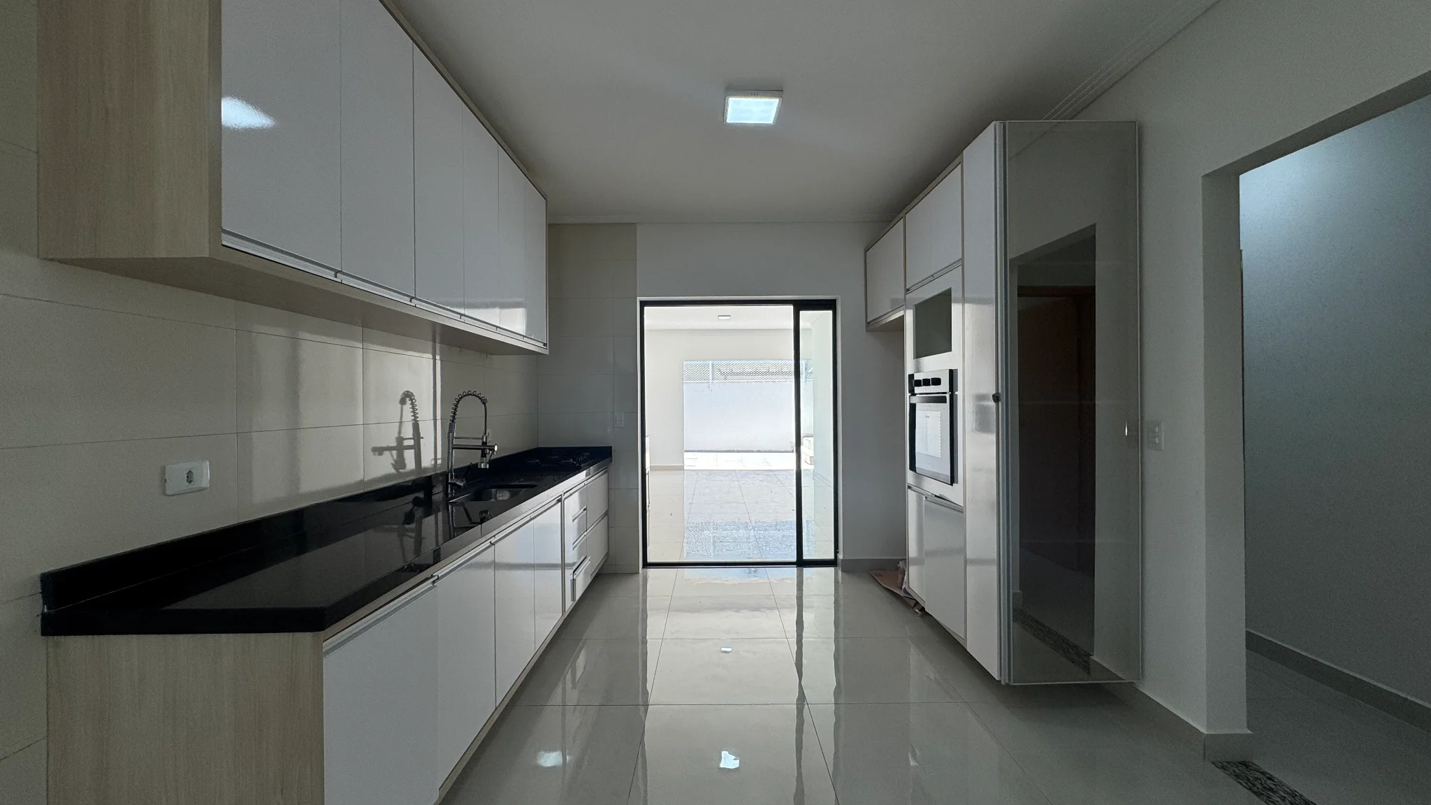 Casa à venda no Condomínio Village do Sol em Pindamonhangaba/SP. 