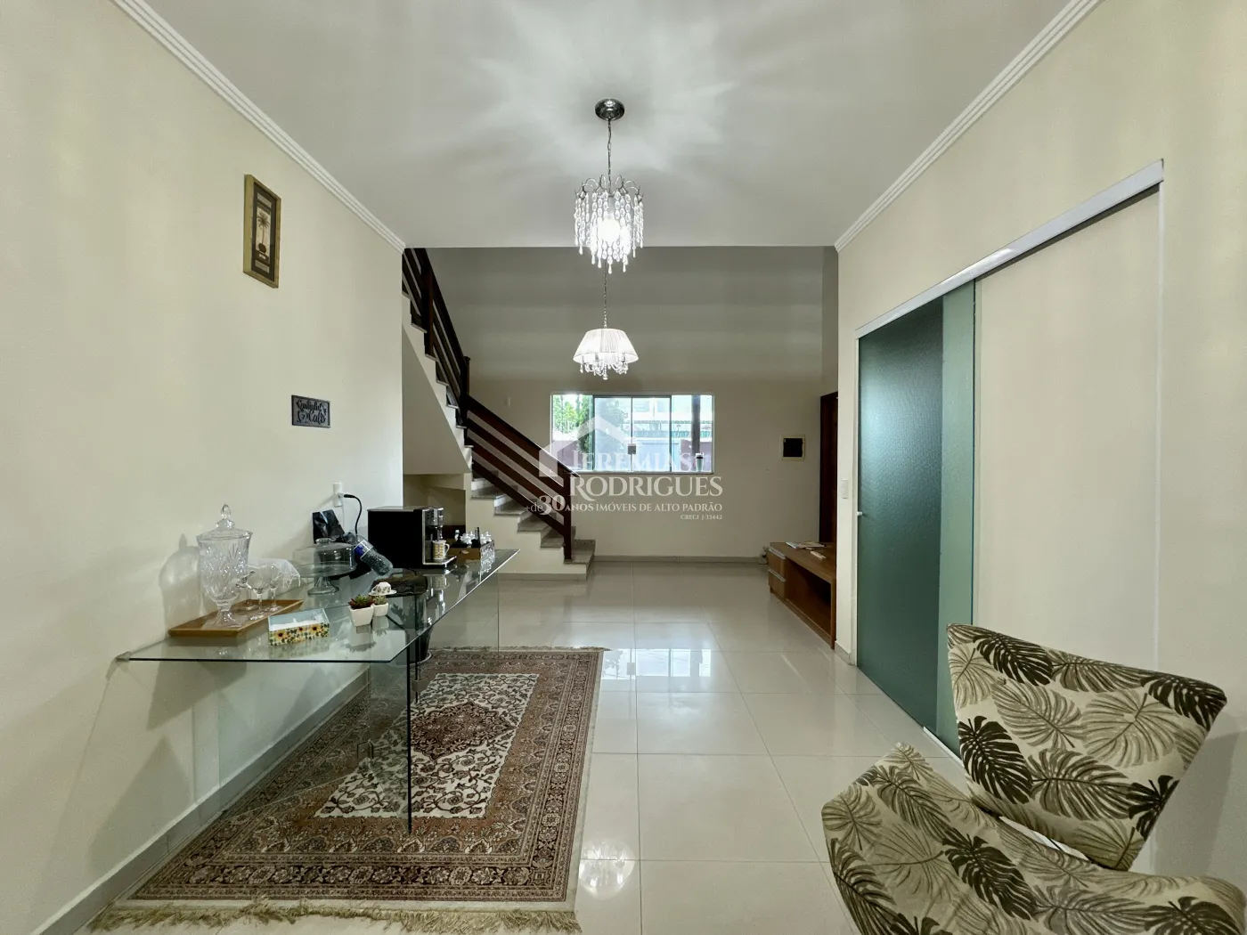 Casa comercial com 320 m² - Chácara Guizard - Taubaté/SP.