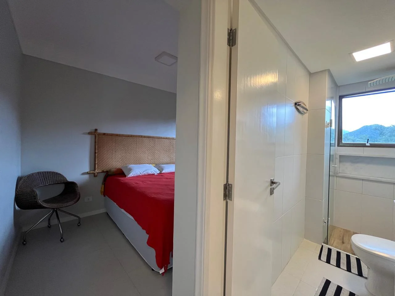 Apartamento à venda com 4 dormitórios, 260 m² no Edifício Recanto dos Nobres em Ubatuba/SP. 