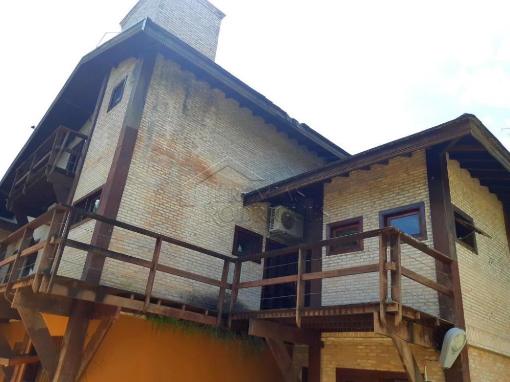 Casa à venda com 6 dormitórios no Condomínio Chácaras Cataguá em Taubaté/SP.