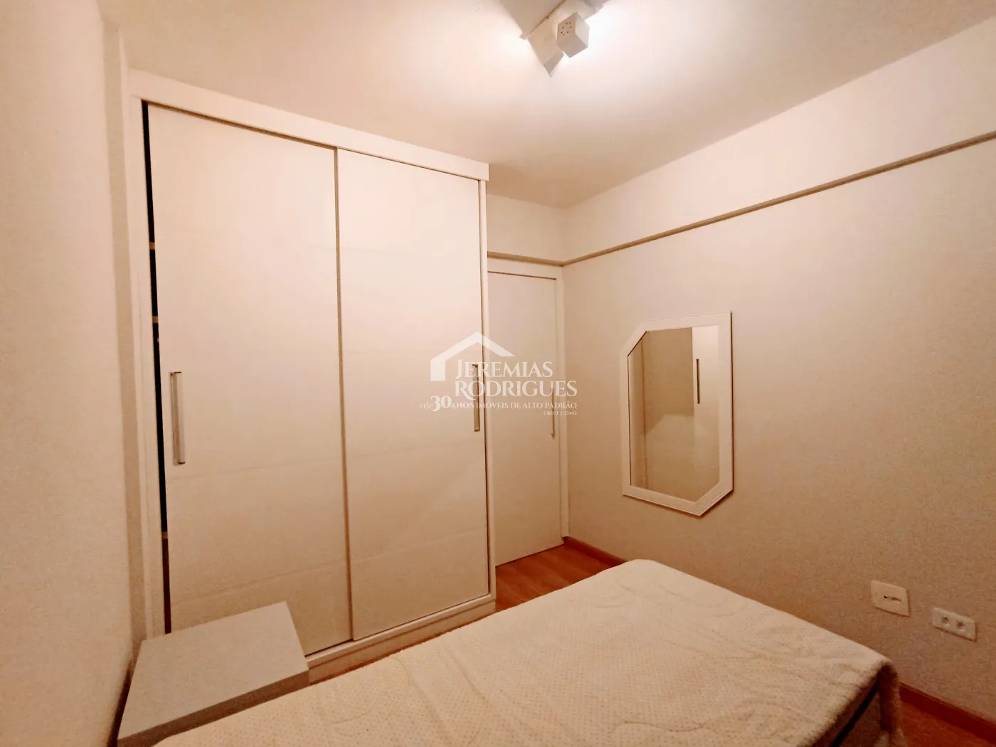 Apartamento duplex à venda com 3 dormitórios no Edifício Residencial Jabuticabeiras em Taubaté/SP