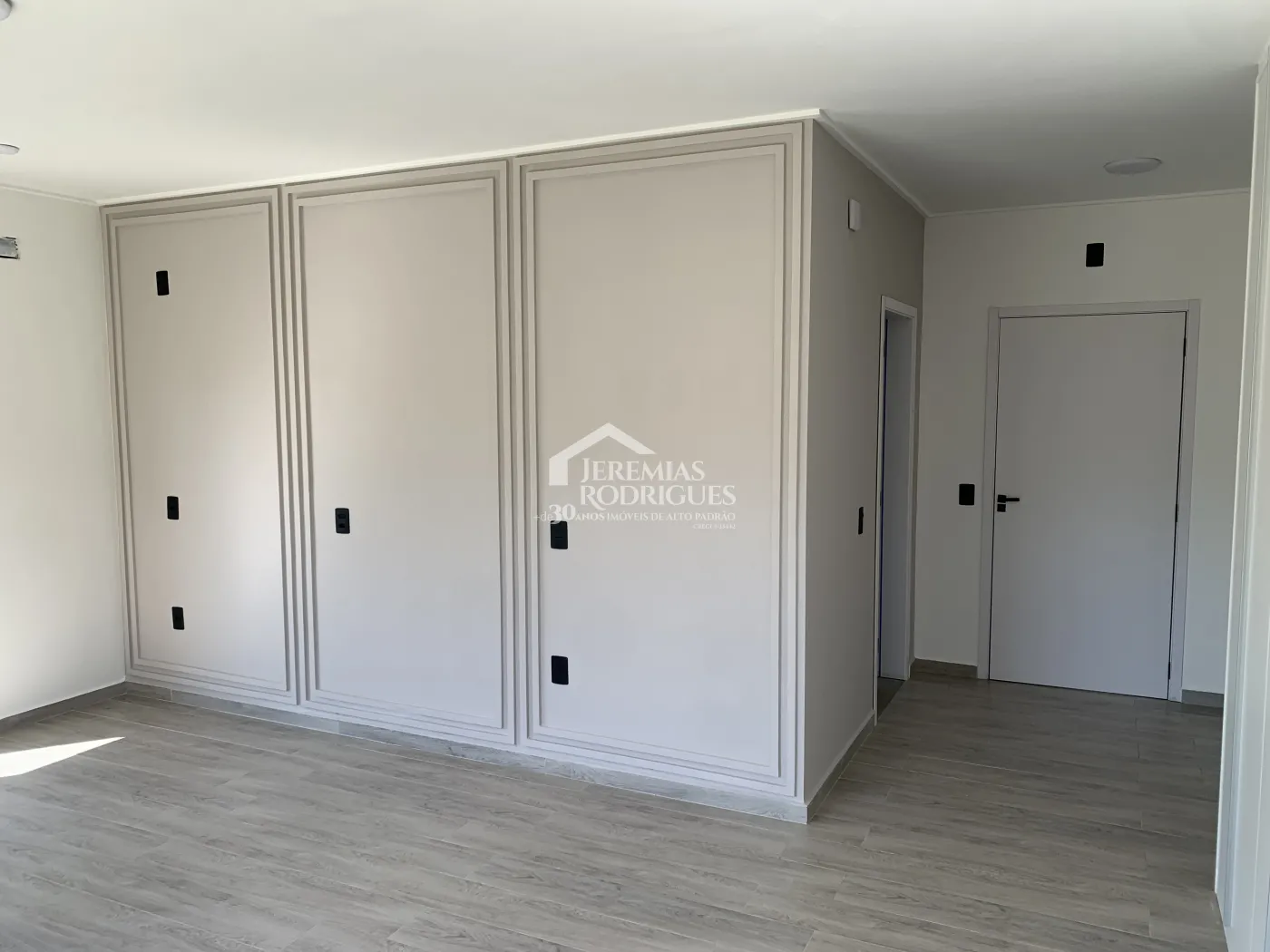 Casa à venda com 4 suítes no Condomínio Altos do Cataguá em Taubaté/SP