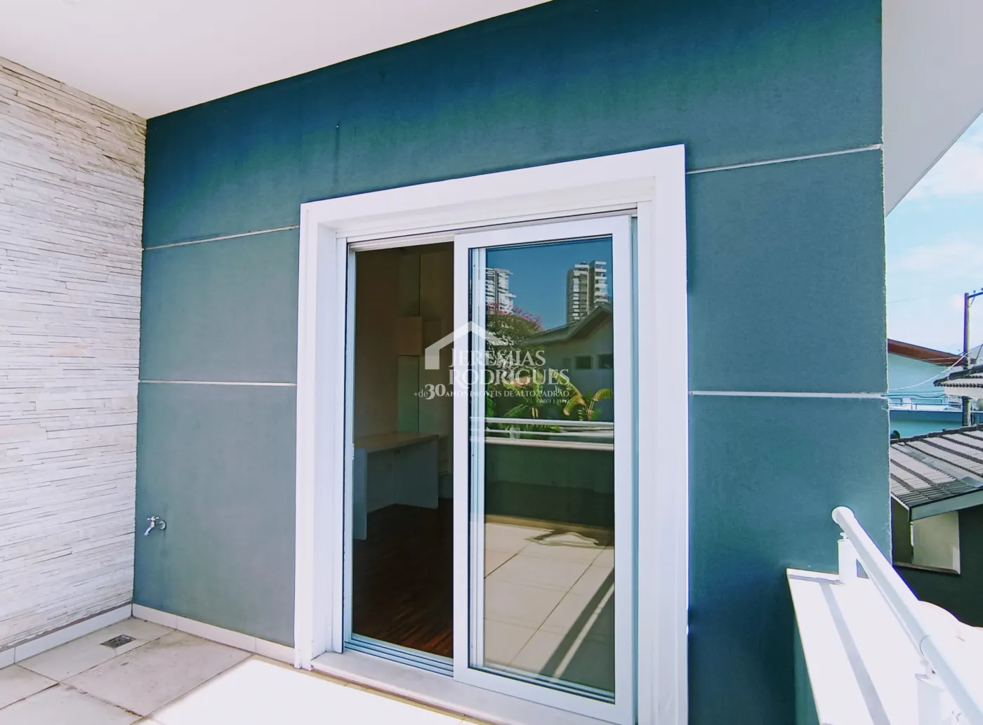 Casa para venda e locação com 4 suítes no Condomínio Taubaté Village em Taubaté/SP.