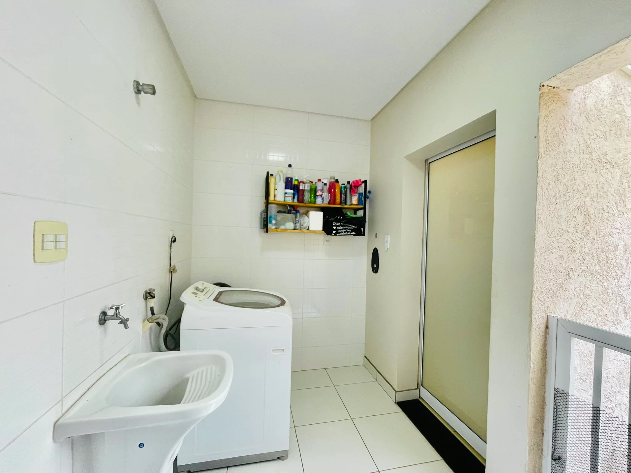 Casa à venda com 3 dormitórios no Condomínio Parque das Araucárias em Tremembé/SP. 