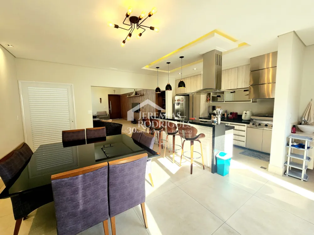 Casa com 3 quartos, 252 m² - Condomínio Ouro Ville - Taubaté/SP