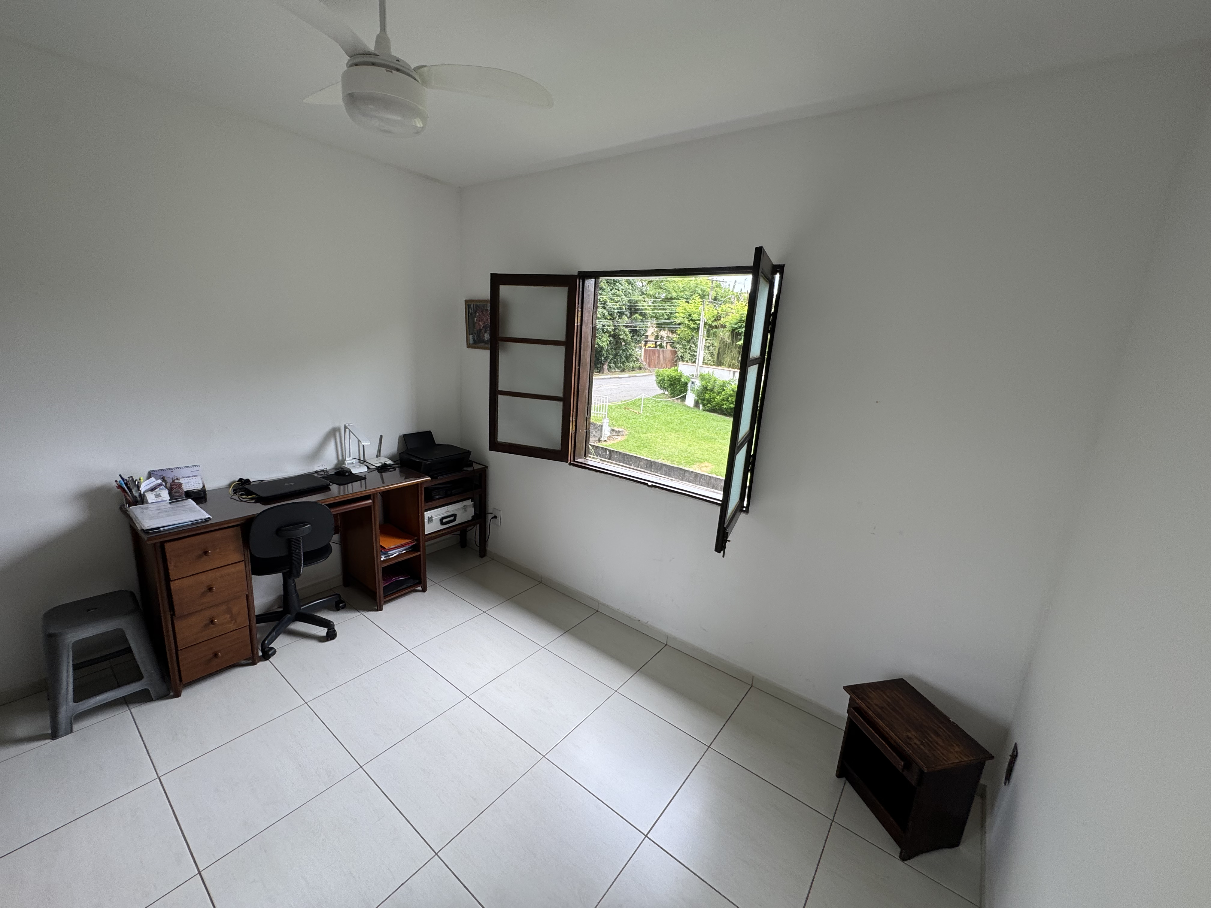 Casa à venda com 3 dormitórios no Condomínio Village Paineiras em Pindamonhangaba/SP.