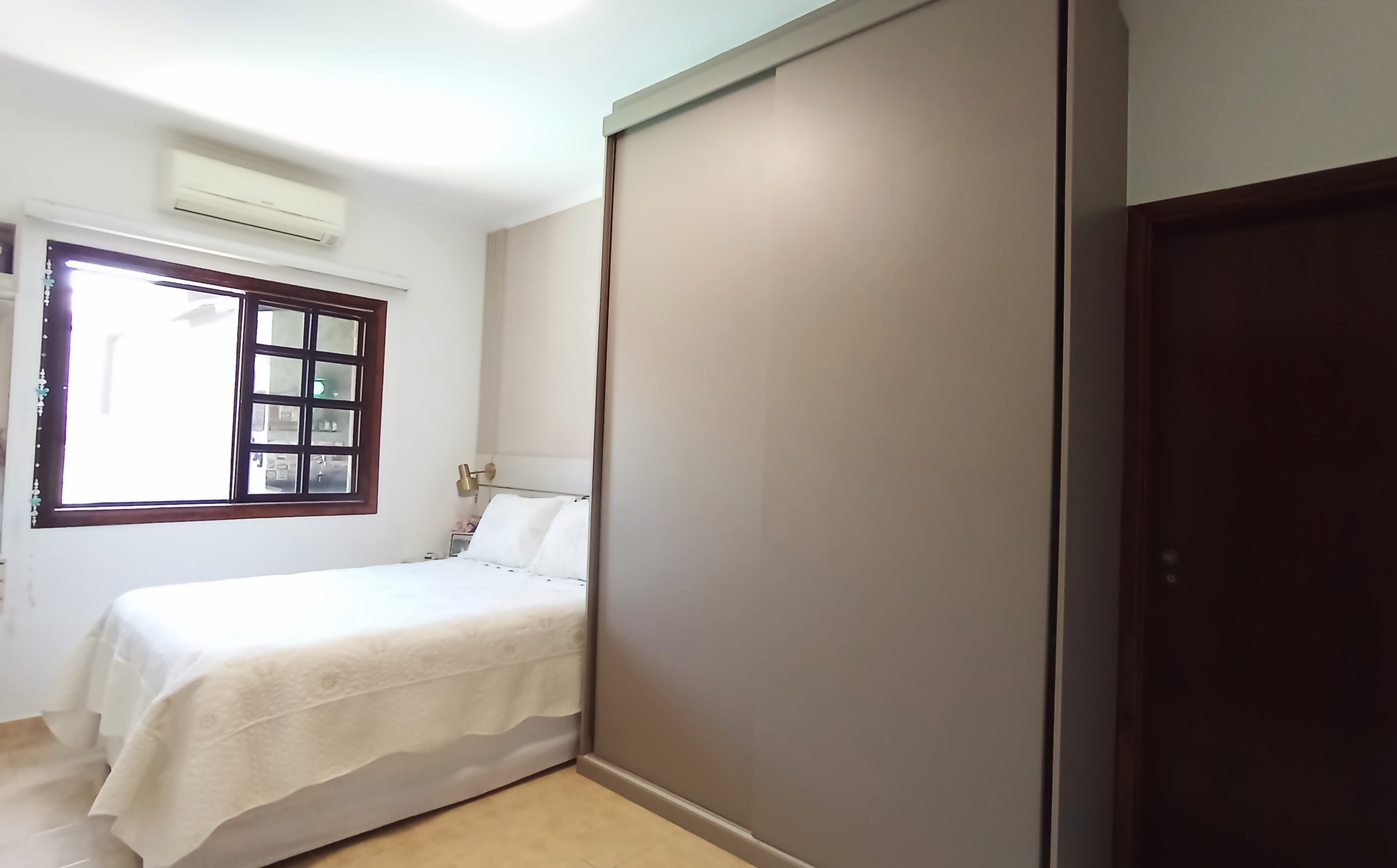 Casa à venda com 3 dormitórios no bairro Jardim do Sol em Taubaté/SP.