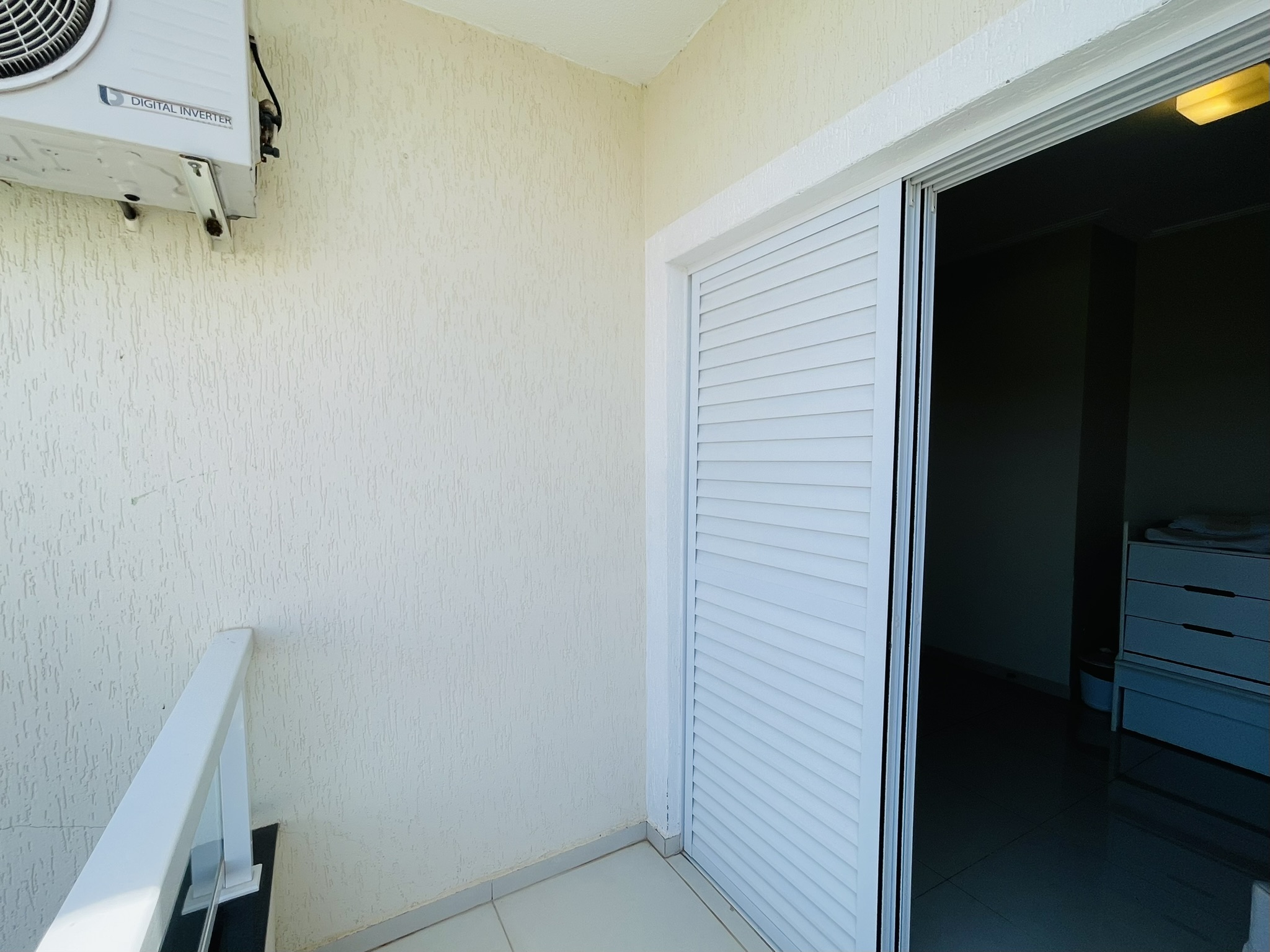 Casa à venda com 3 dormitórios no Condomínio Moema Ville em Pindamonhangaba/SP.