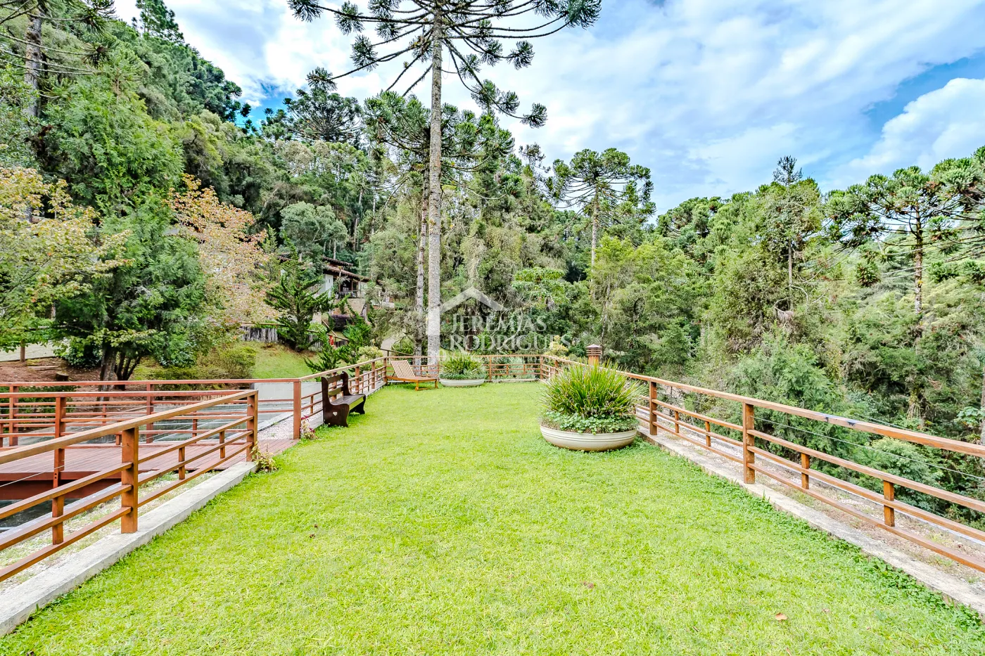 Casa para venda com 5 suítes no Condomínio Villandry em Campos do Jordão/SP