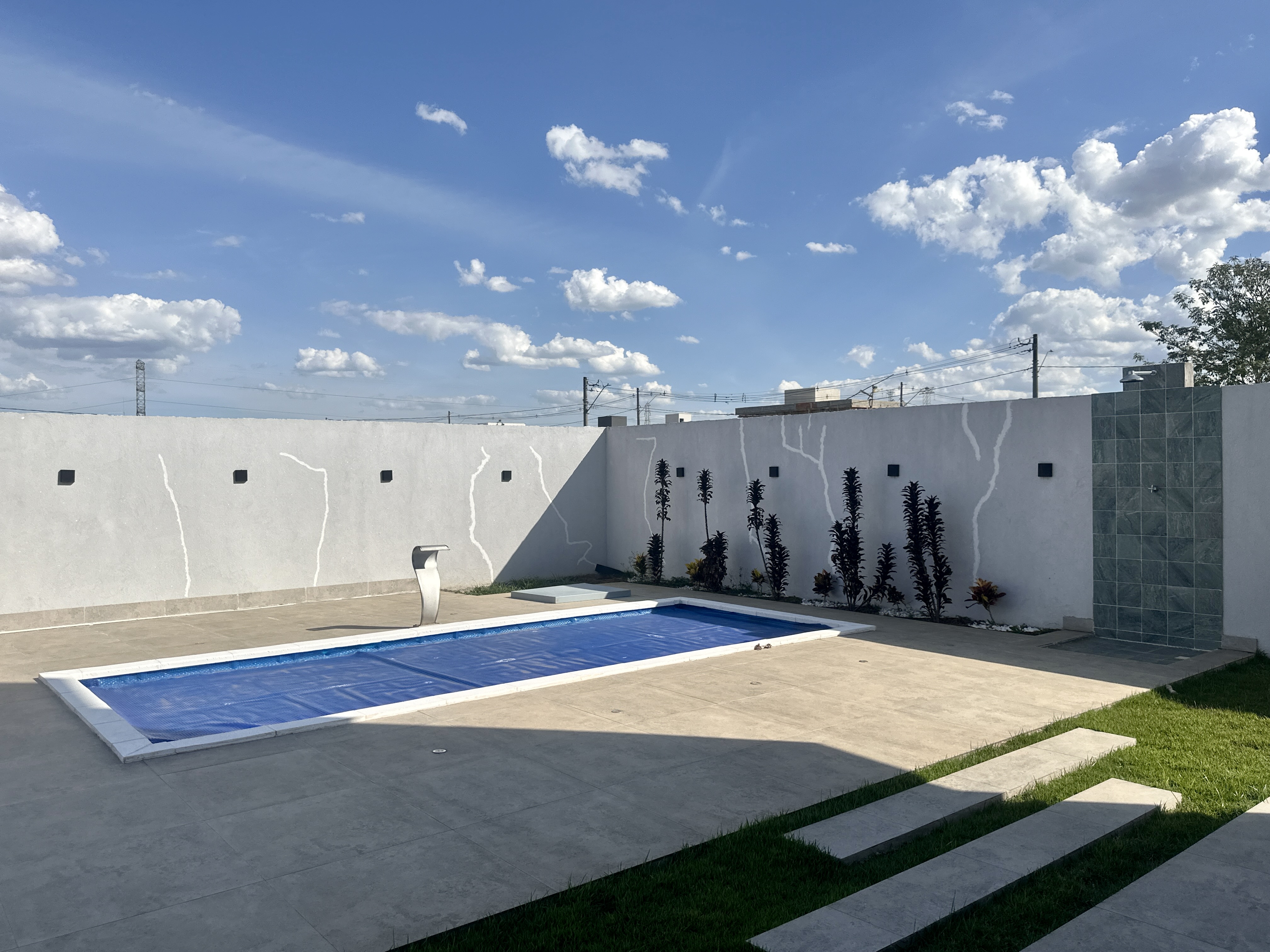 Casa à venda com 4 dormitórios no Condomínio Bella Vitta em Caçapava/SP.