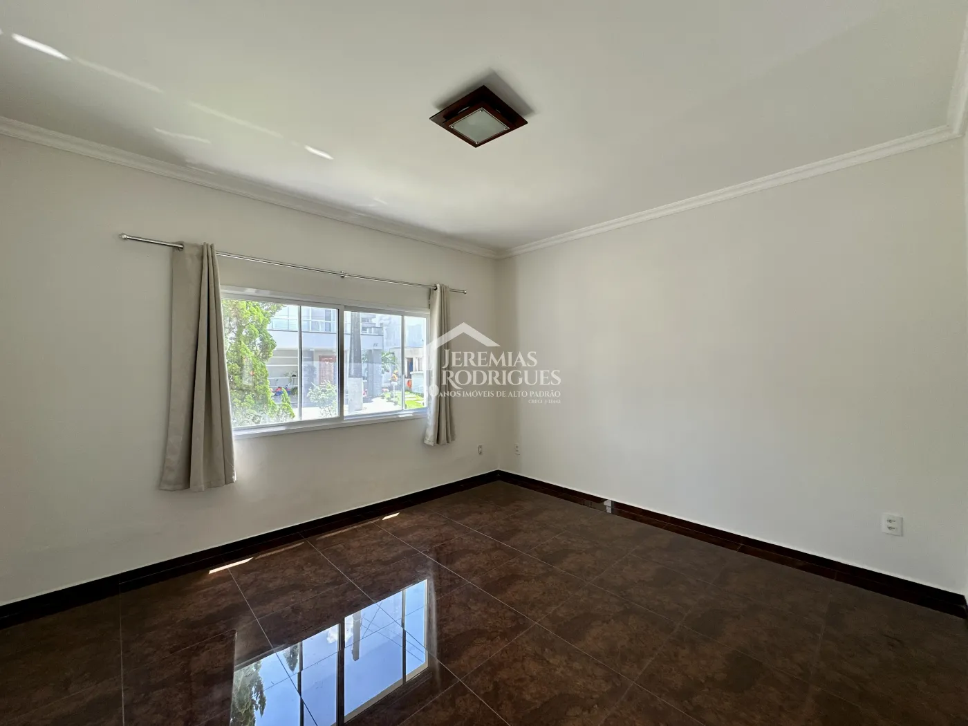 Casa para venda e locação com 4 suítes no Condomínio Campos do Conde II em Tremembé/SP