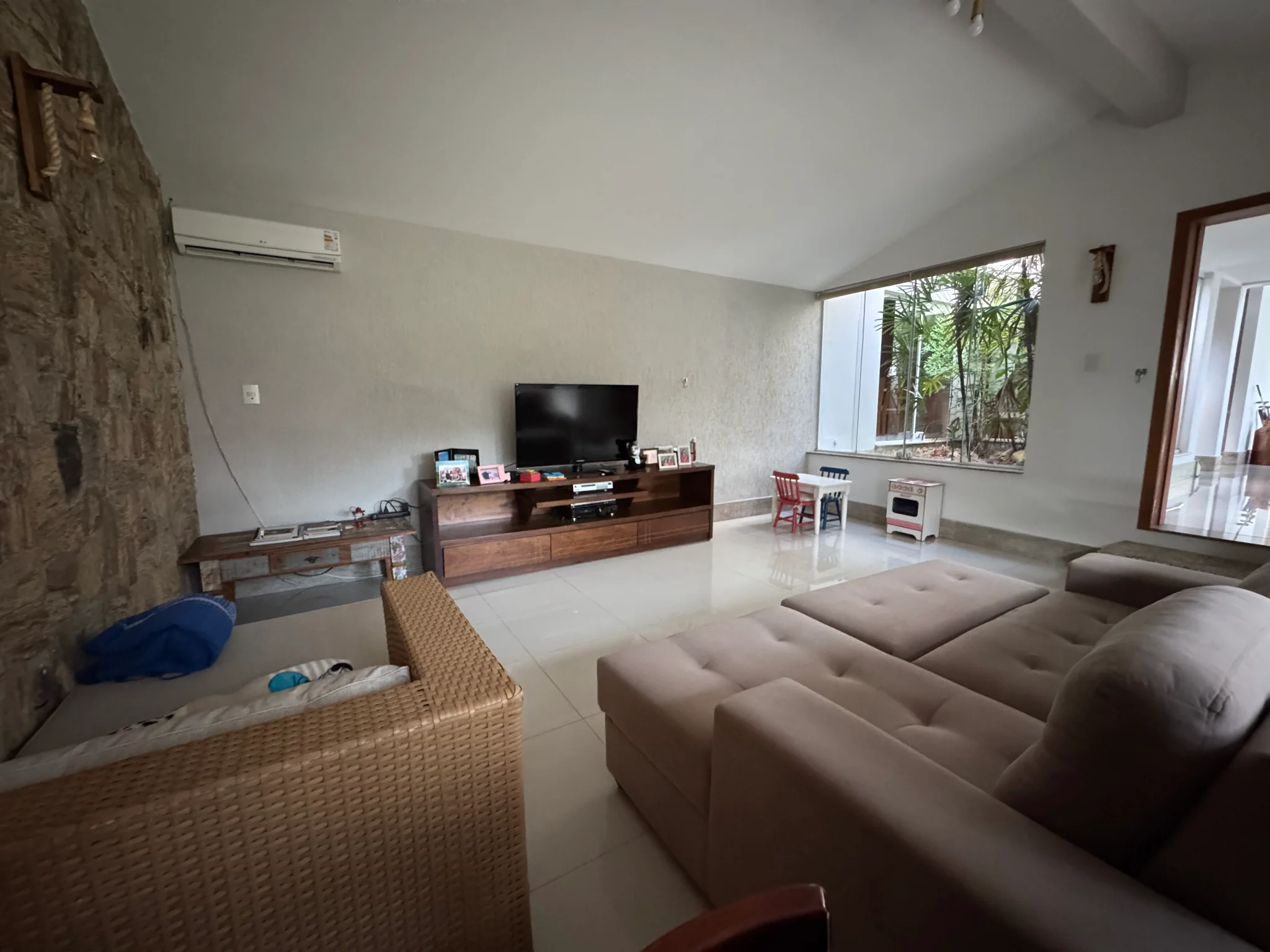 Casa à venda com 5 dormitórios no Condomínio Villlage Paineiras em Pindamonhangaba/SP. 