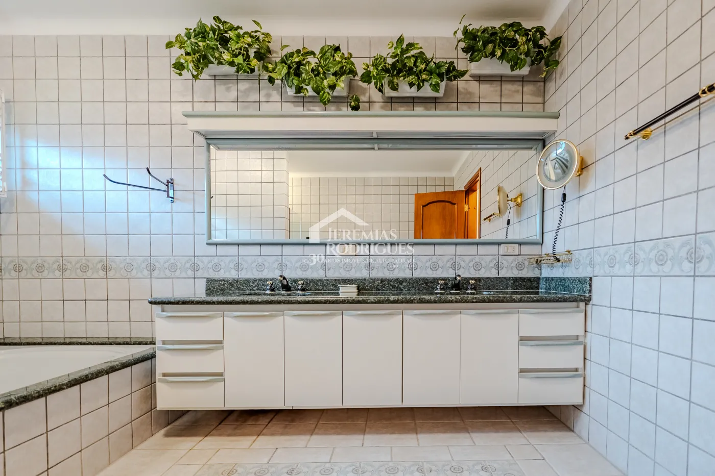 Casa com 4 suítes, 670 m² - Alto do Capivari - Campos do Jordão/SP.