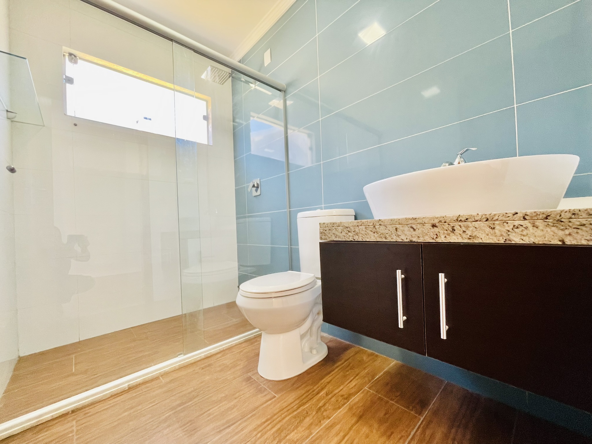 Casa à venda com 3 suítes no Condomínio Campos do Conde II em Tremembé/SP.