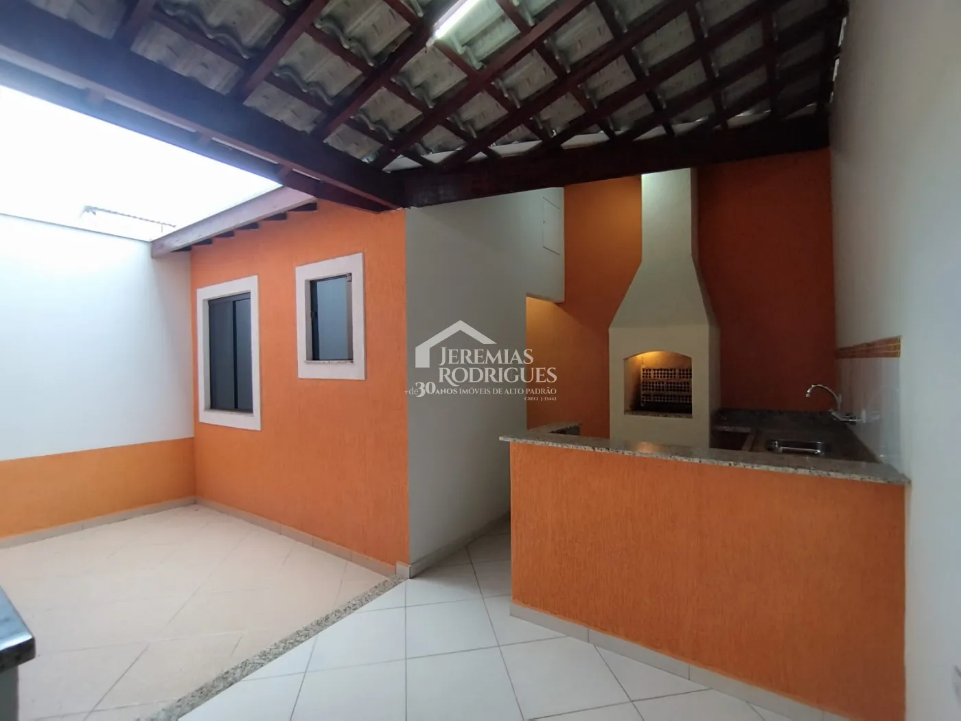 Casa à venda com 4 dormitórios no bairro Alto do Cardoso em Pindamonhangaba/SP.
