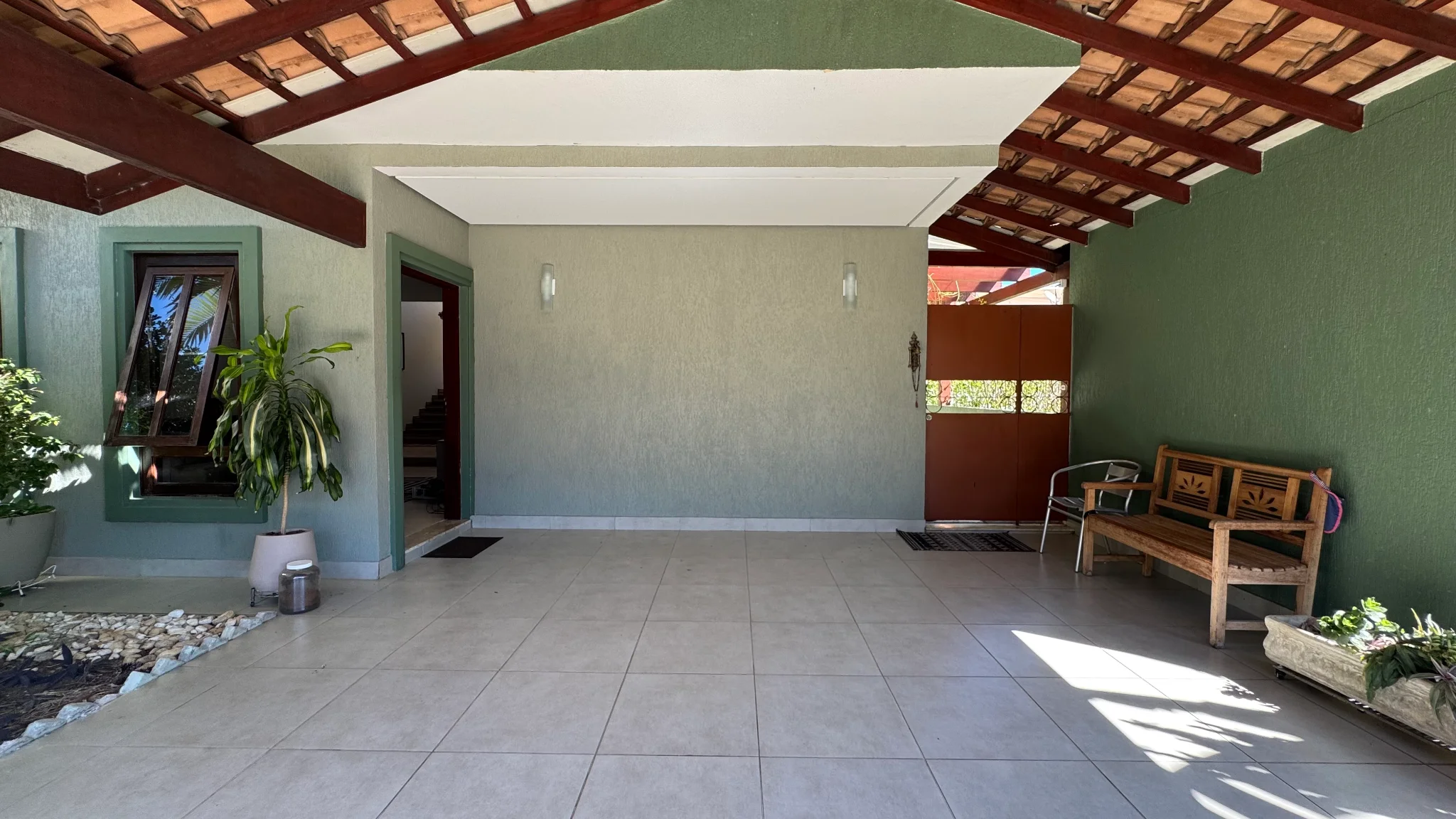 Casa e terreno á venda no Condomínio Campos do Conde III em Tremembé/SP.
