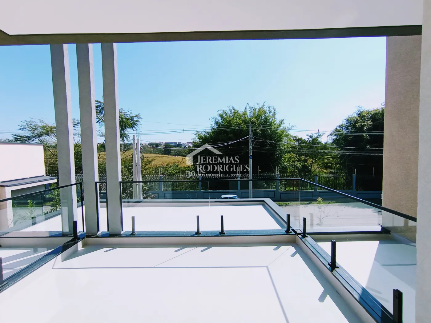 Casa à venda com 3 dormitórios no Condomínio Malibu em Caçapava/SP.