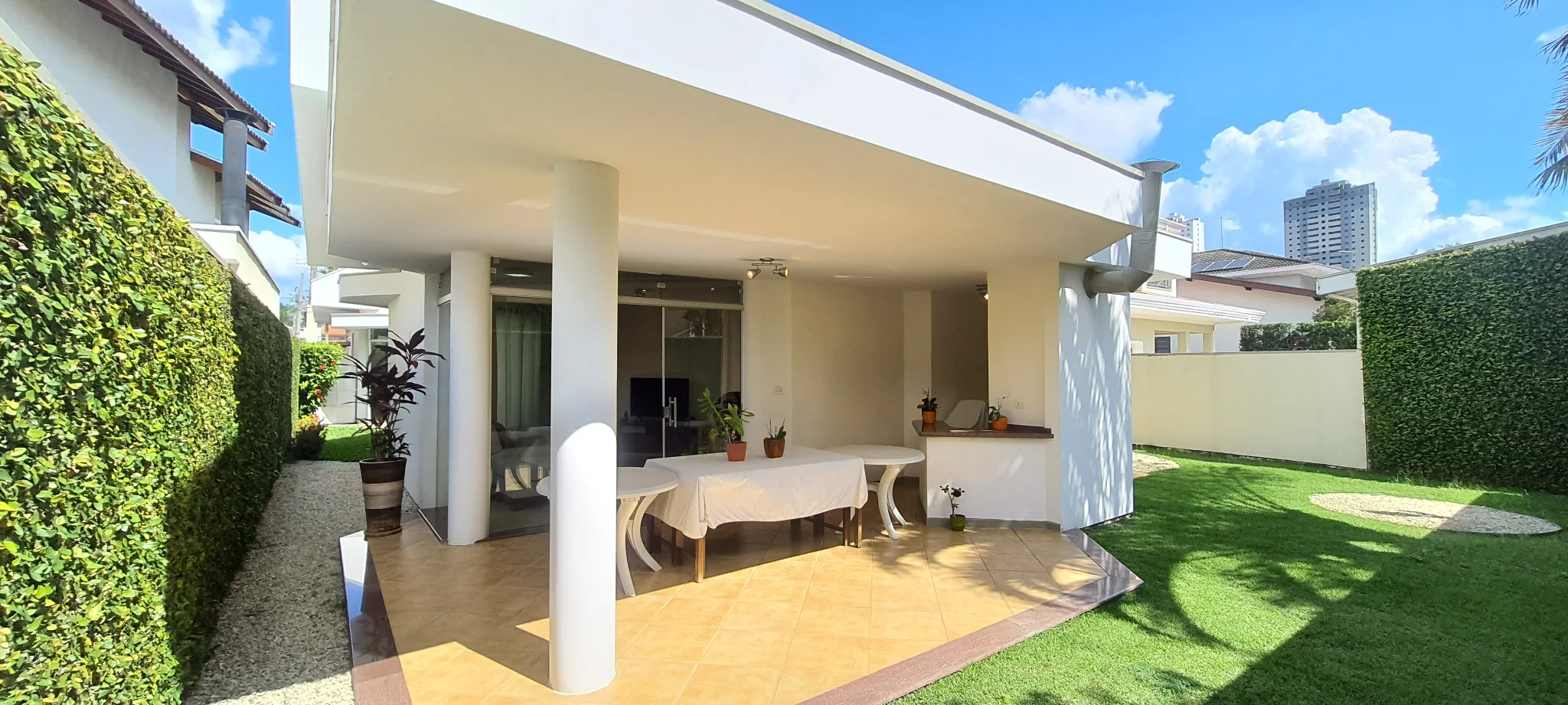 Casa à venda com 3 suítes no Condomínio Taubaté Village em Taubaté/SP