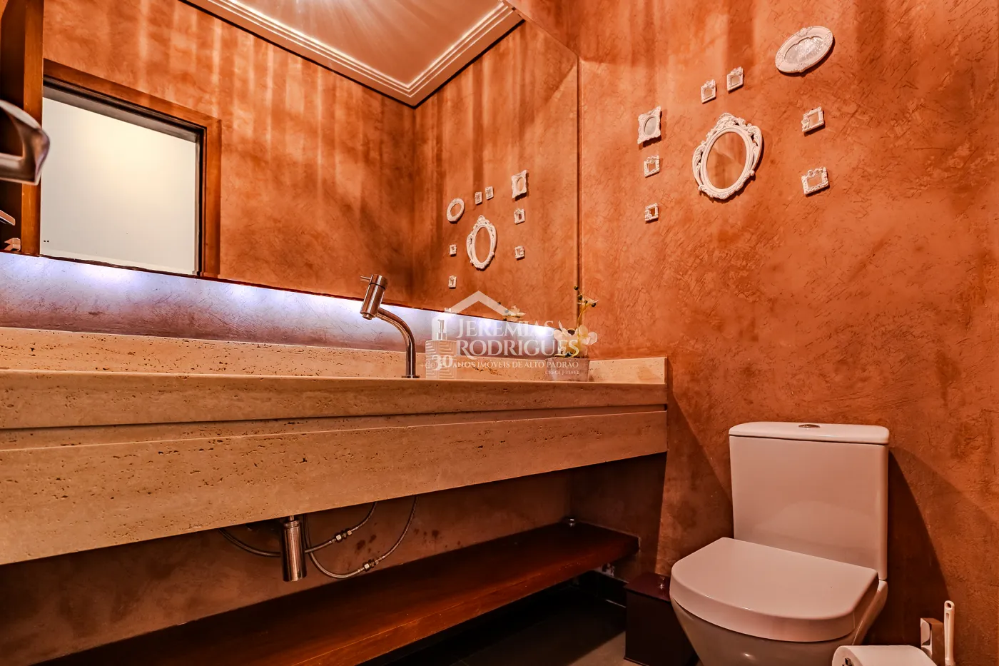 Casa para venda com 5 suítes no Condomínio Villandry em Campos do Jordão/SP