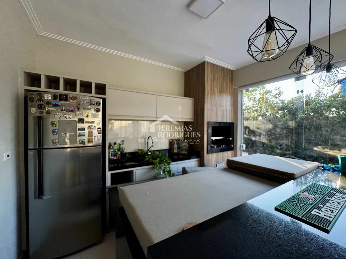 Casa à venda com 3 suítes no Condomínio Reserva dos Lagos em Pindamonhangaba/SP.