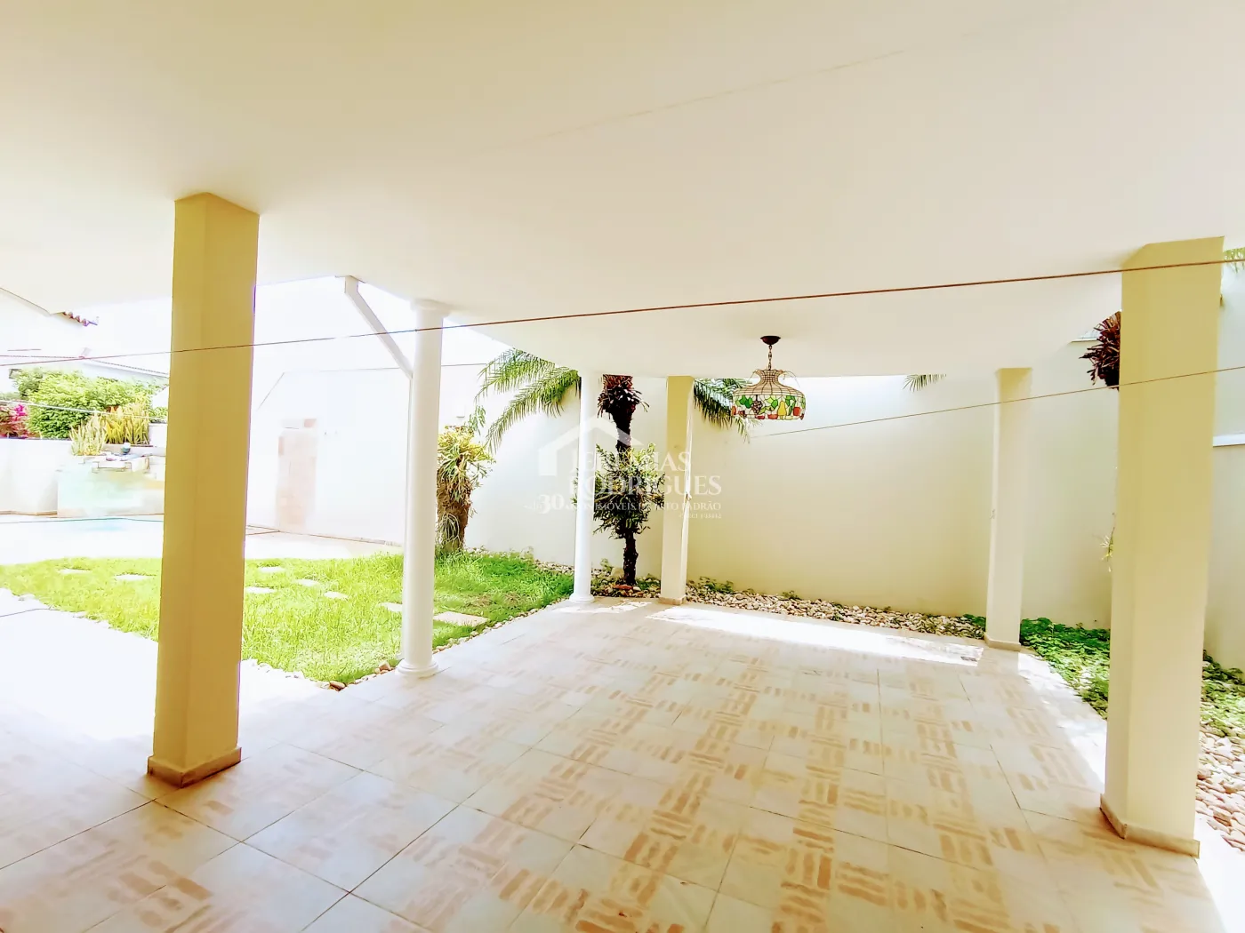 Casa para locação com 4 dormitórios no Condomínio Taubaté Village em Taubaté/SP.