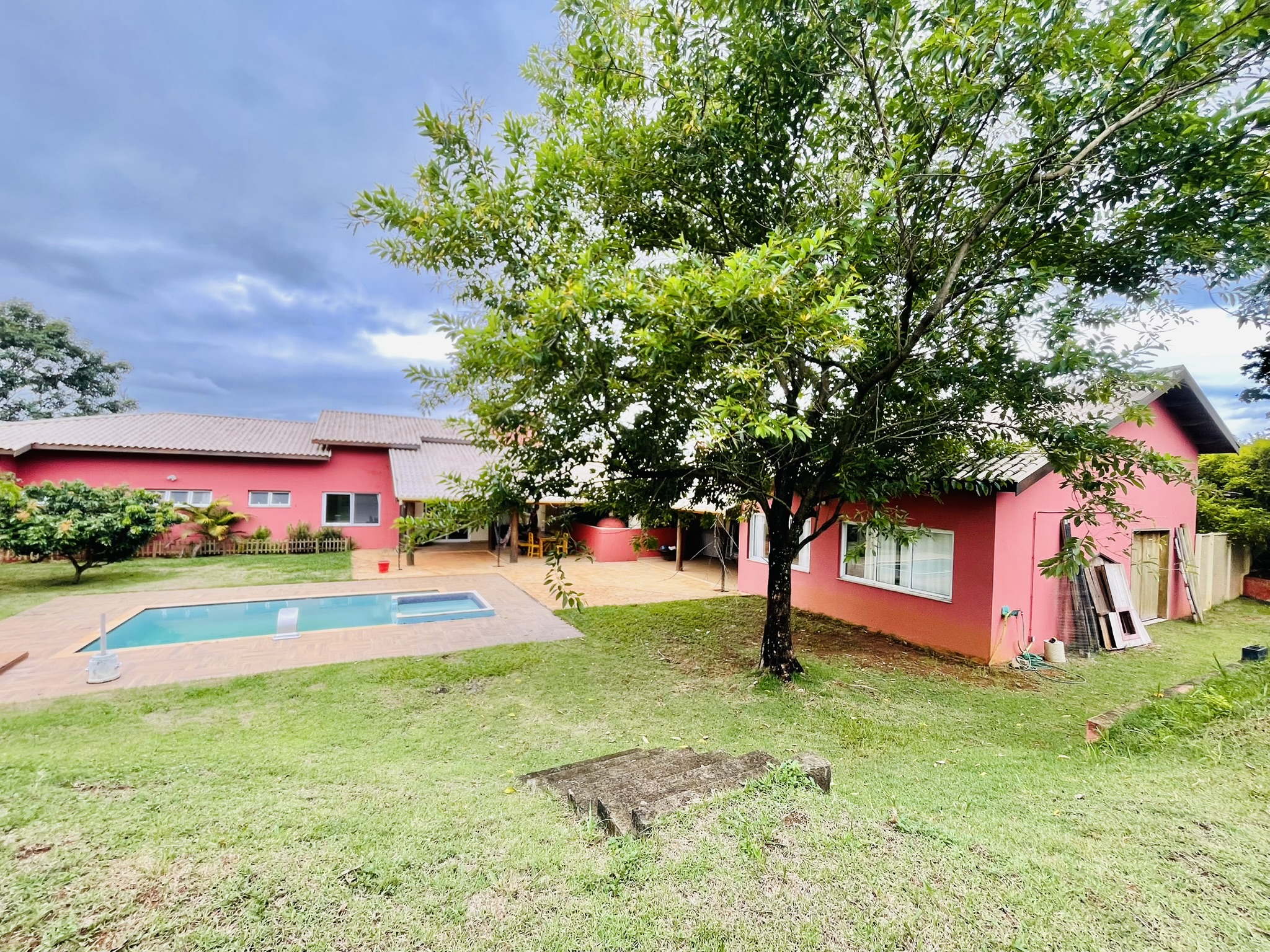 Casa à venda com 4 dormitórios no Condomínio São Félix do Cataguá em Taubaté/SP.