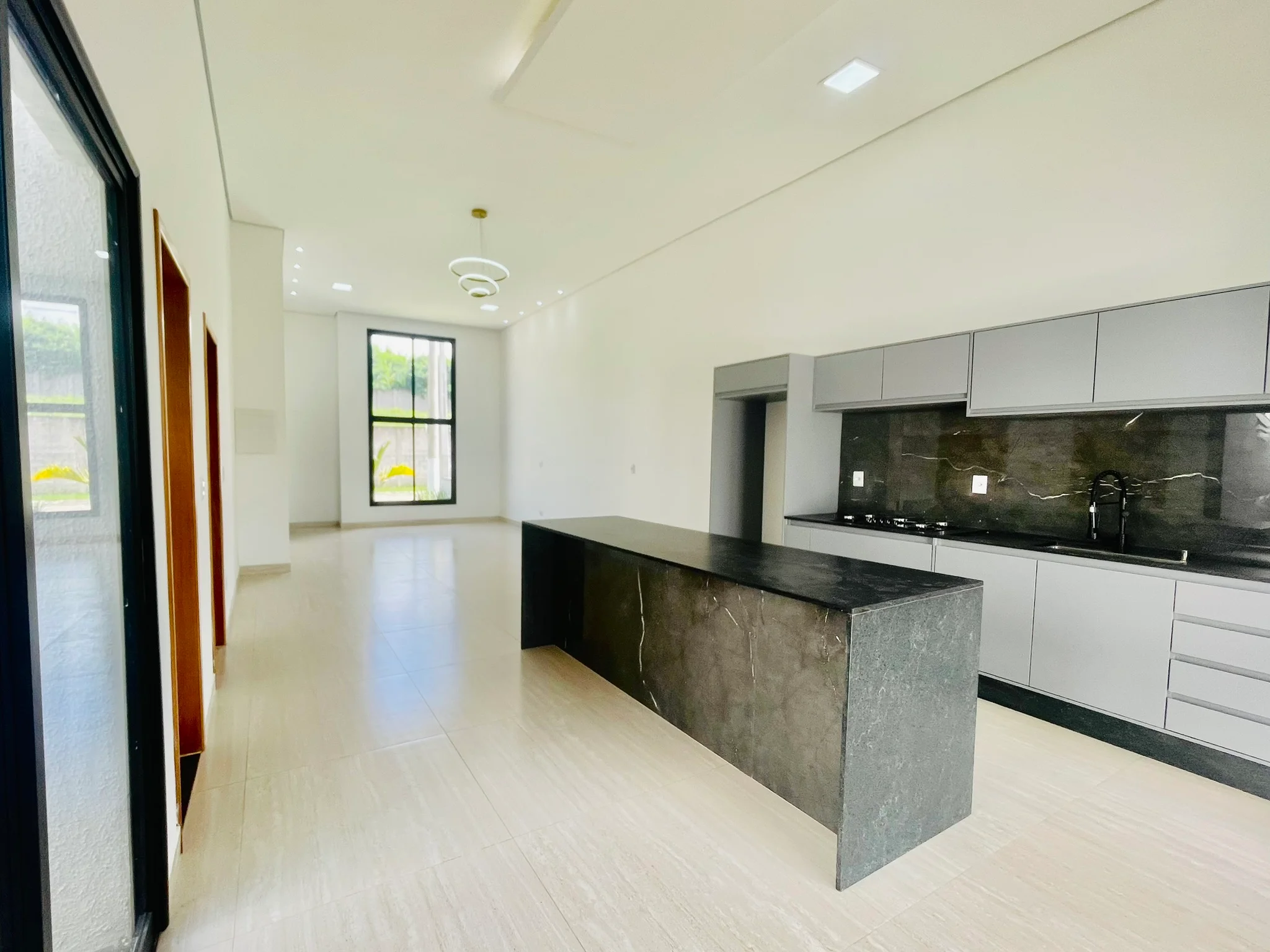 Casa para venda e locação, com 3 dormitórios no Condomínio Vila Romana em Pindamonhangaba/SP