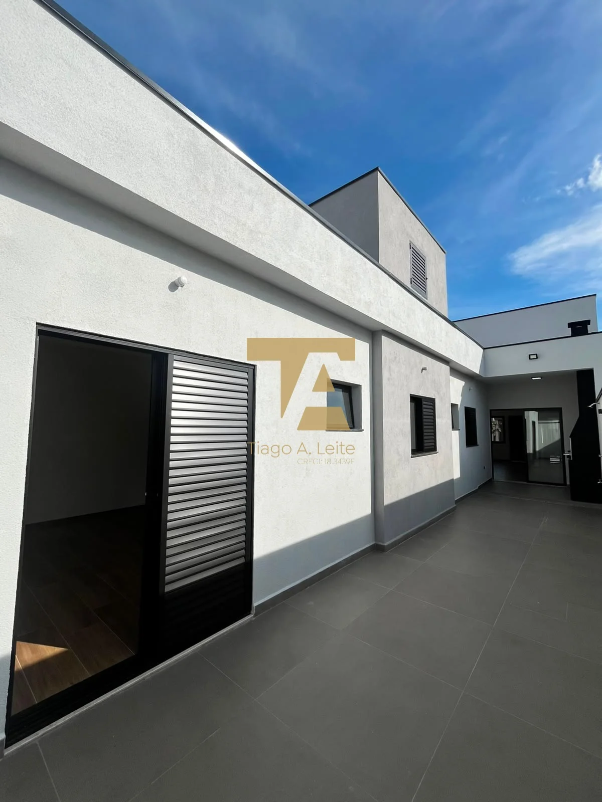 Casa nova térrea no Condomínio Laguna, Pindamonhangaba. São 150m² de área construída, 3 dorms (1 suíte) e área gourmet