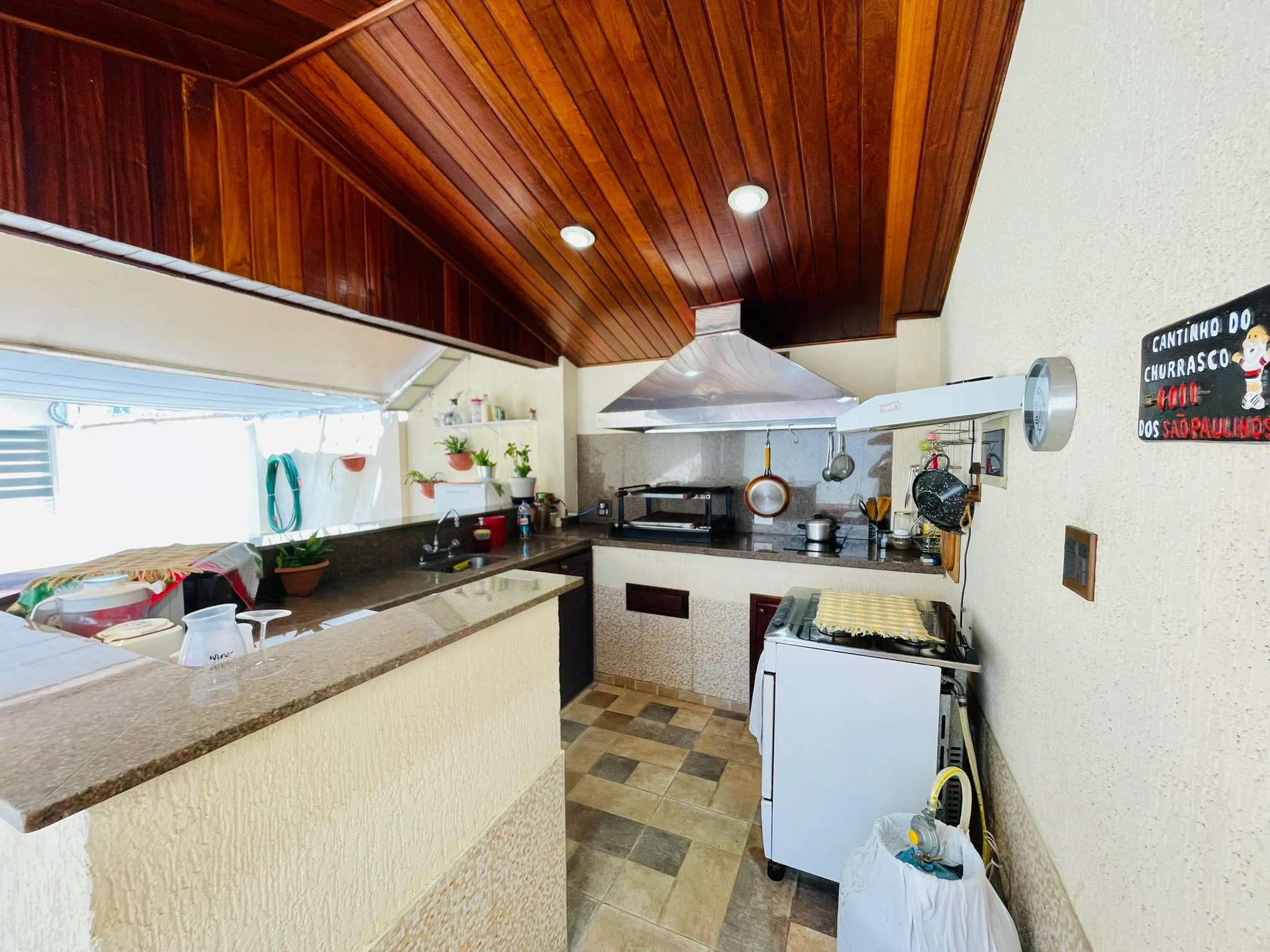 Casa à venda com 5 dormitórios no bairro Esplanada Independência em Taubaté/SP. 