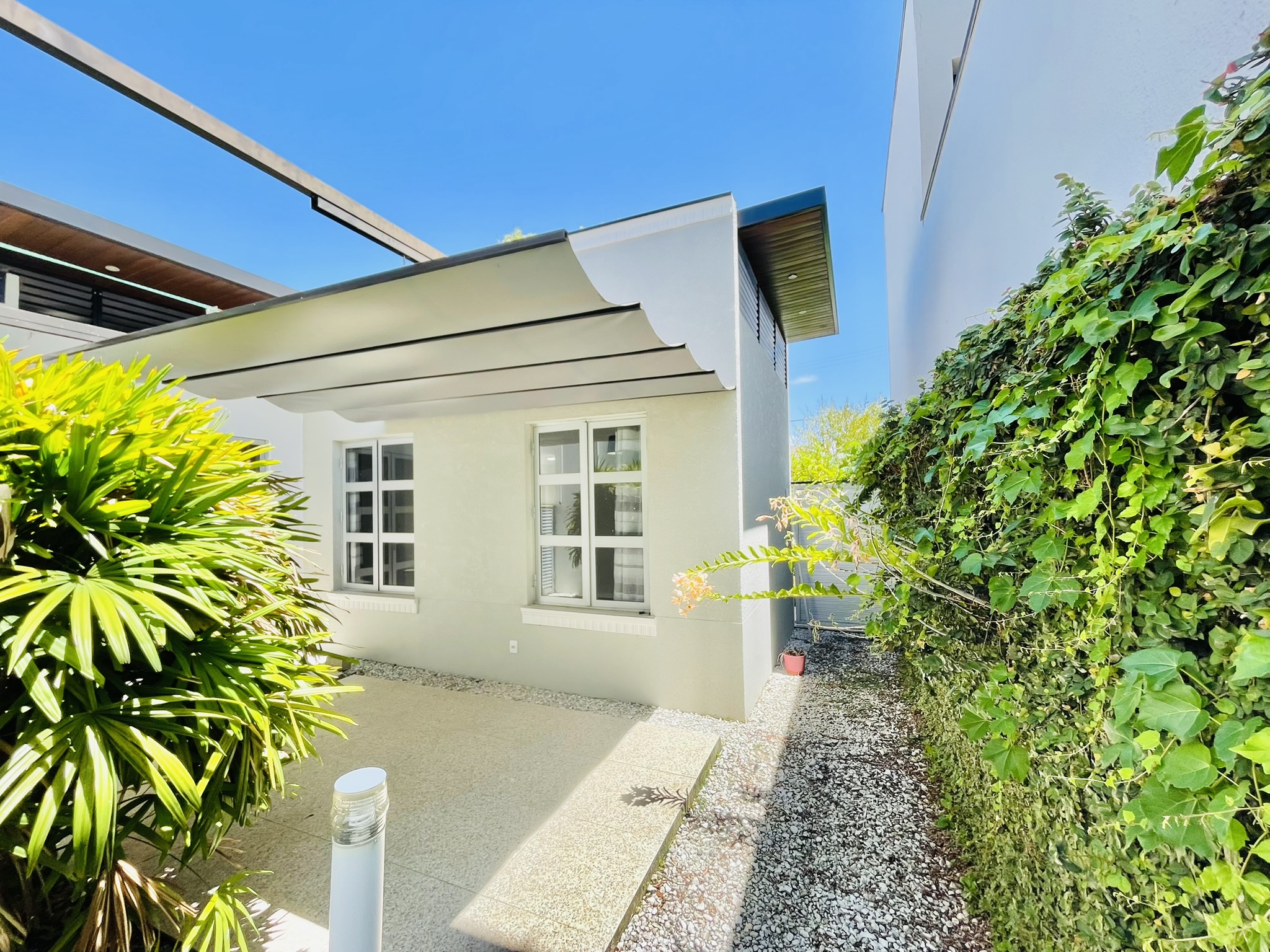 Casa à venda com 3 suítes no Condomínio Campos do Conde II em Tremembé/SP.