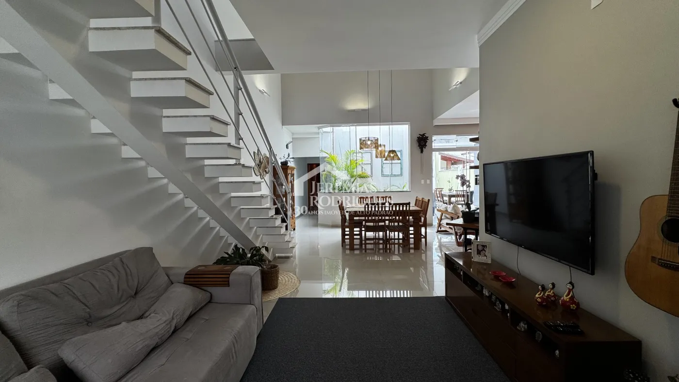 Casa à venda com 4 dormitórios no Condomínio Village do Sol em Pindamonhangaba/SP.