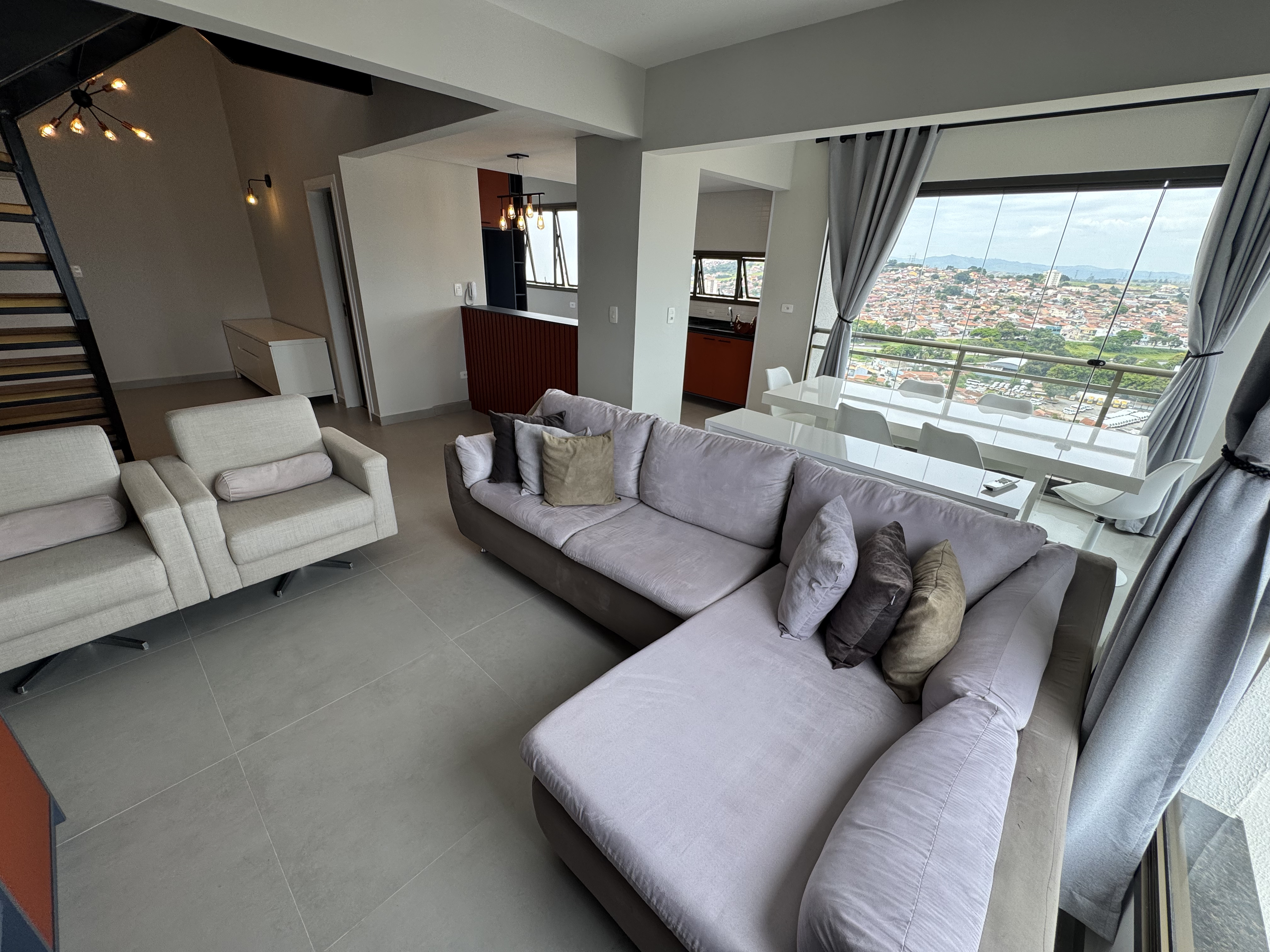 Apartamento triplex para venda e locação com 3 dormitórios, 119 m² no Edifício Jabuticabeiras em Taubaté/SP.