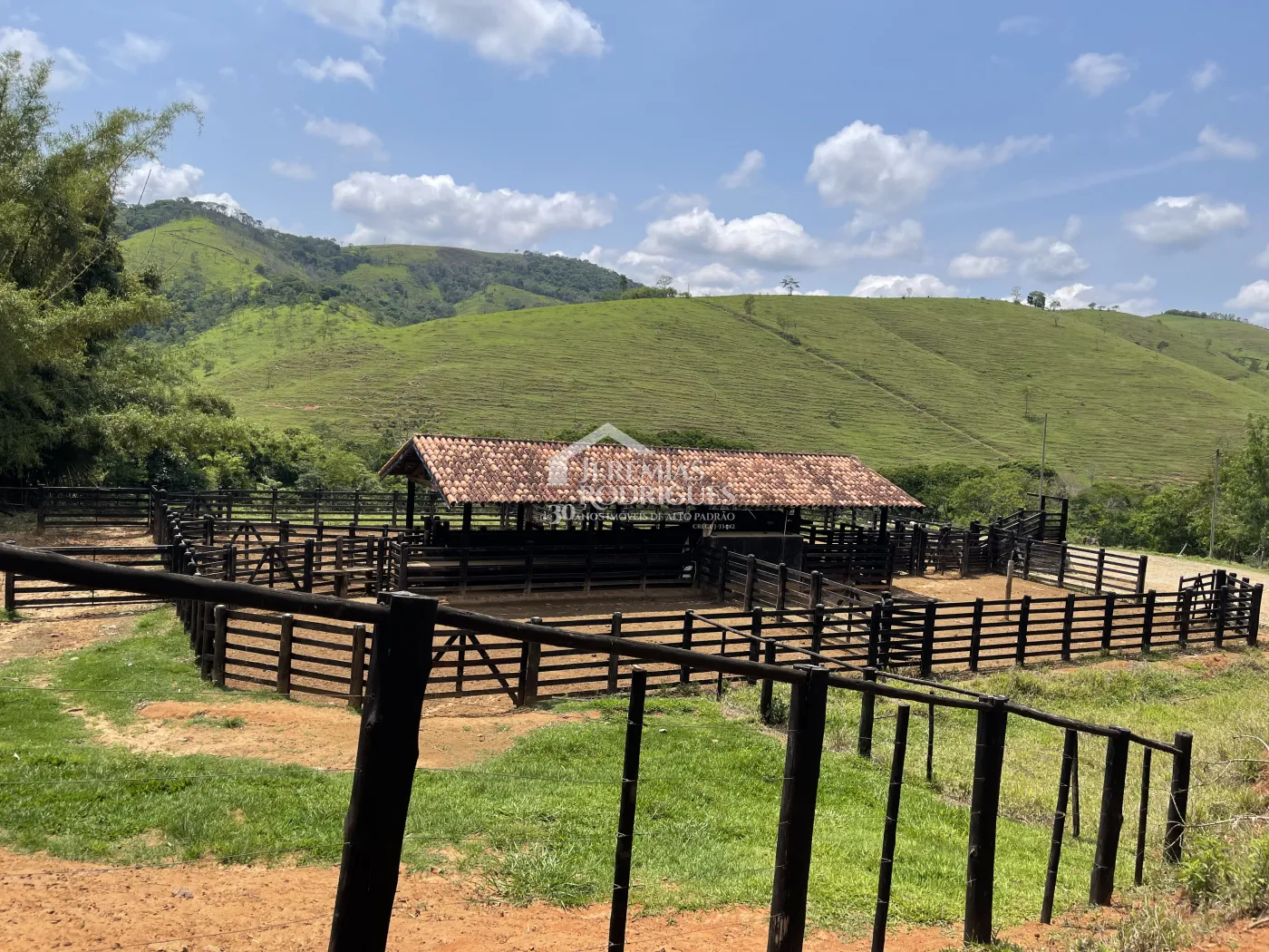 Fazenda com 12 dormitórios - Taubaté/SP