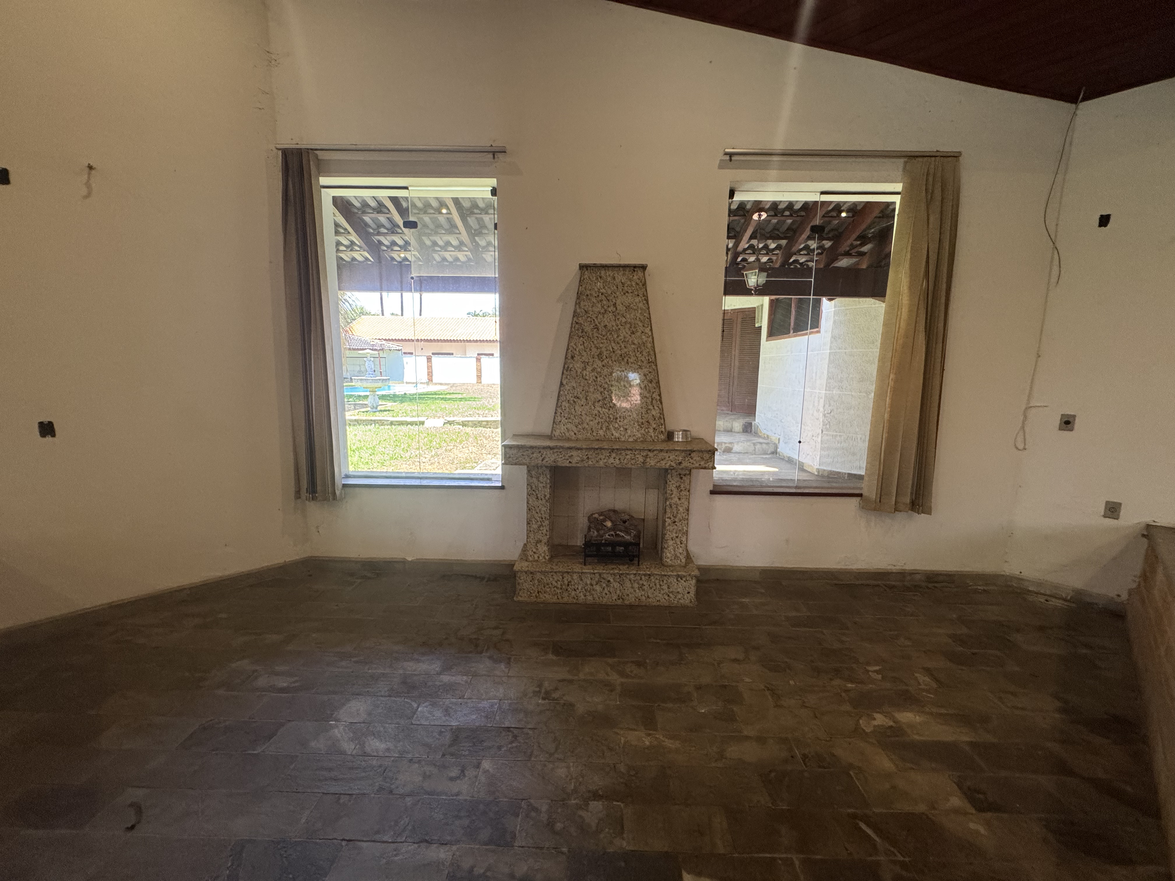 Casa à venda com 5 dormitórios no Condomínio Village Paineiras em Pindamonhangaba/SP.