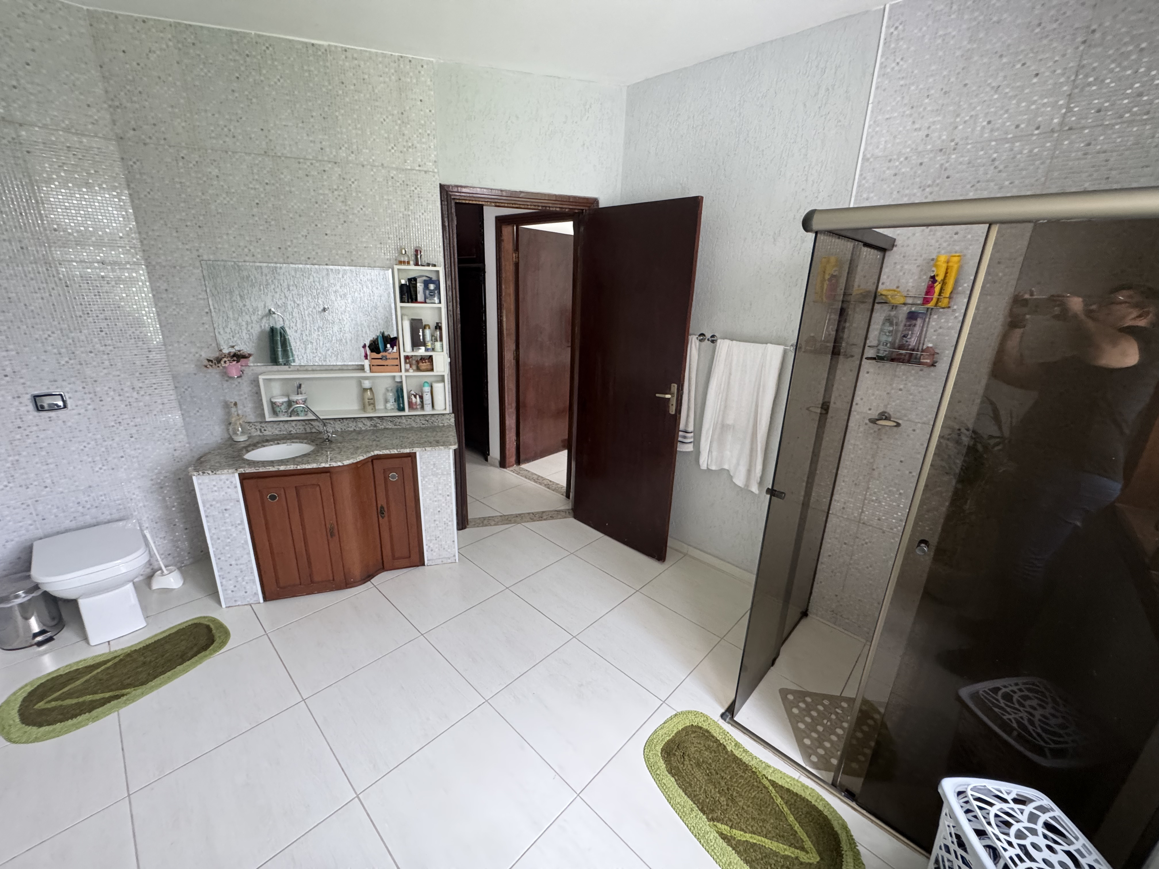 Casa à venda com 3 dormitórios no Condomínio Village Paineiras em Pindamonhangaba/SP.