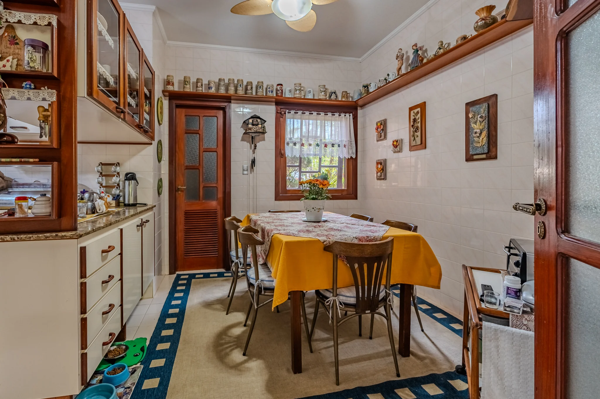 Casa à venda com 4 dormitórios no Condomínio Village Paineiras em Pindamonhangaba/SP. 