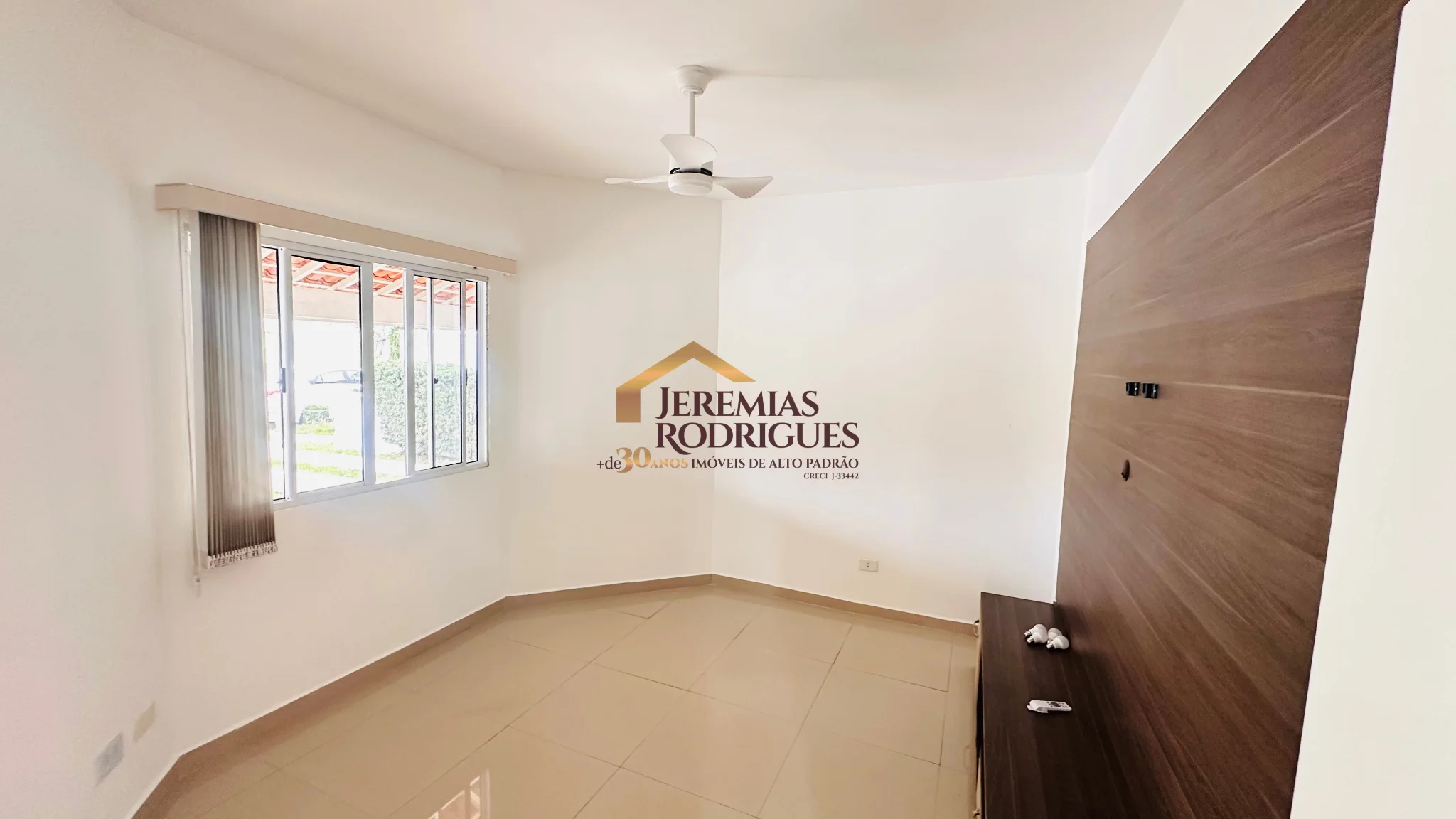 Casa para locação e venda no Condomínio Real Ville em Pindamonhangaba/SP.