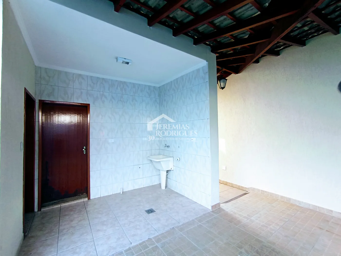 Casa para venda e locação com 4 dormitórios no Condomínio Campos do Conde I em Tremembé/SP