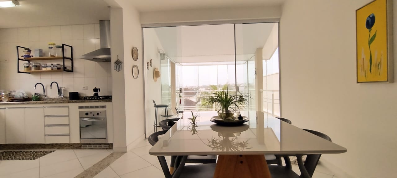 Casa à venda com 3 dormitórios no Condomínio Floradas da Serra em São José dos Campos/SP.