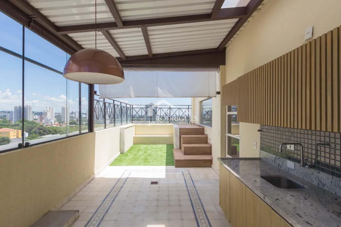 Apartamento à venda com 3 suítes, 274 m² no Edifício Milão em Taubaté/SP.