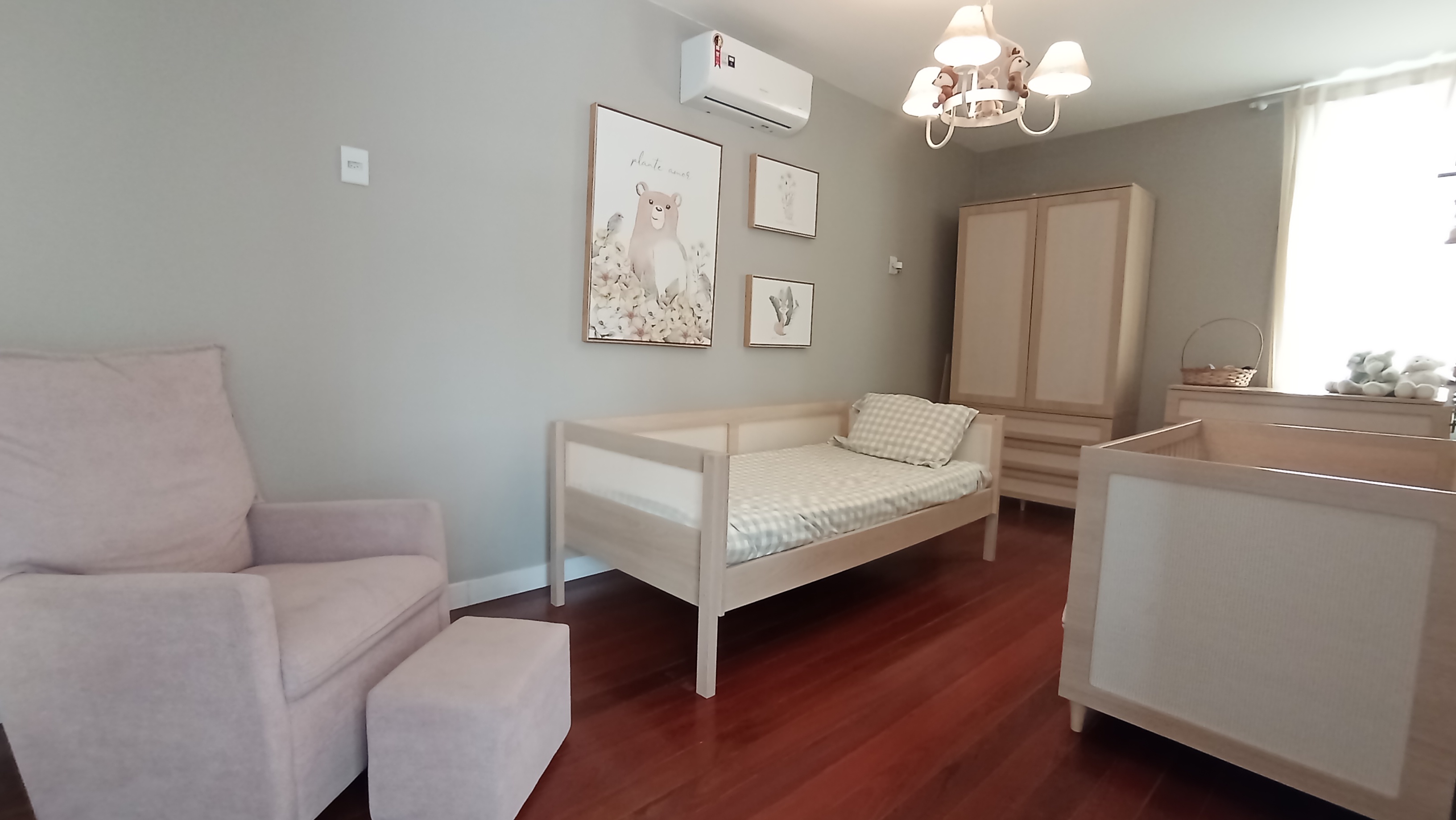 Casa à venda com 3 dormitórios no Condomínio Portal do Sol em Tremembé/SP.