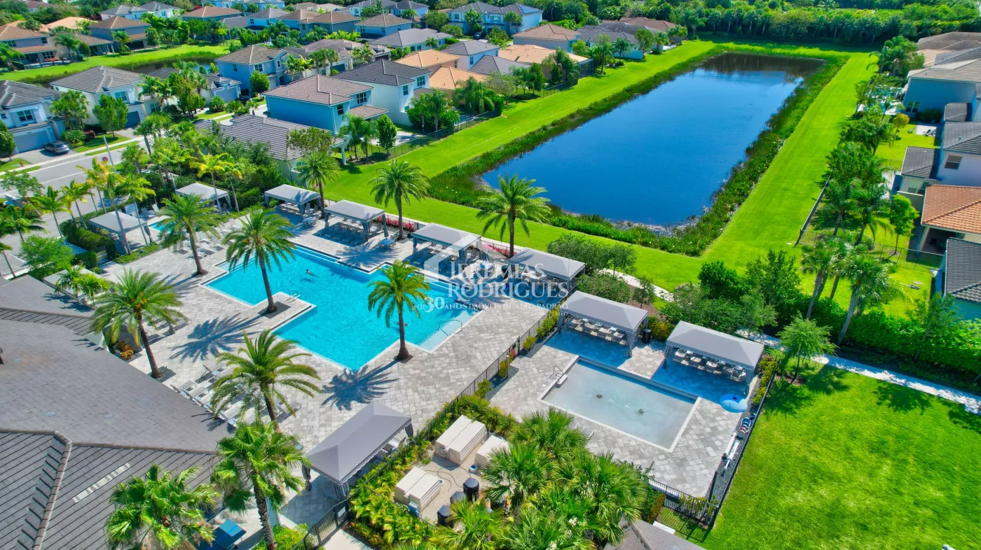 Casa com 4 dormitórios - Condomínio Dakota - Miami/ Flórida