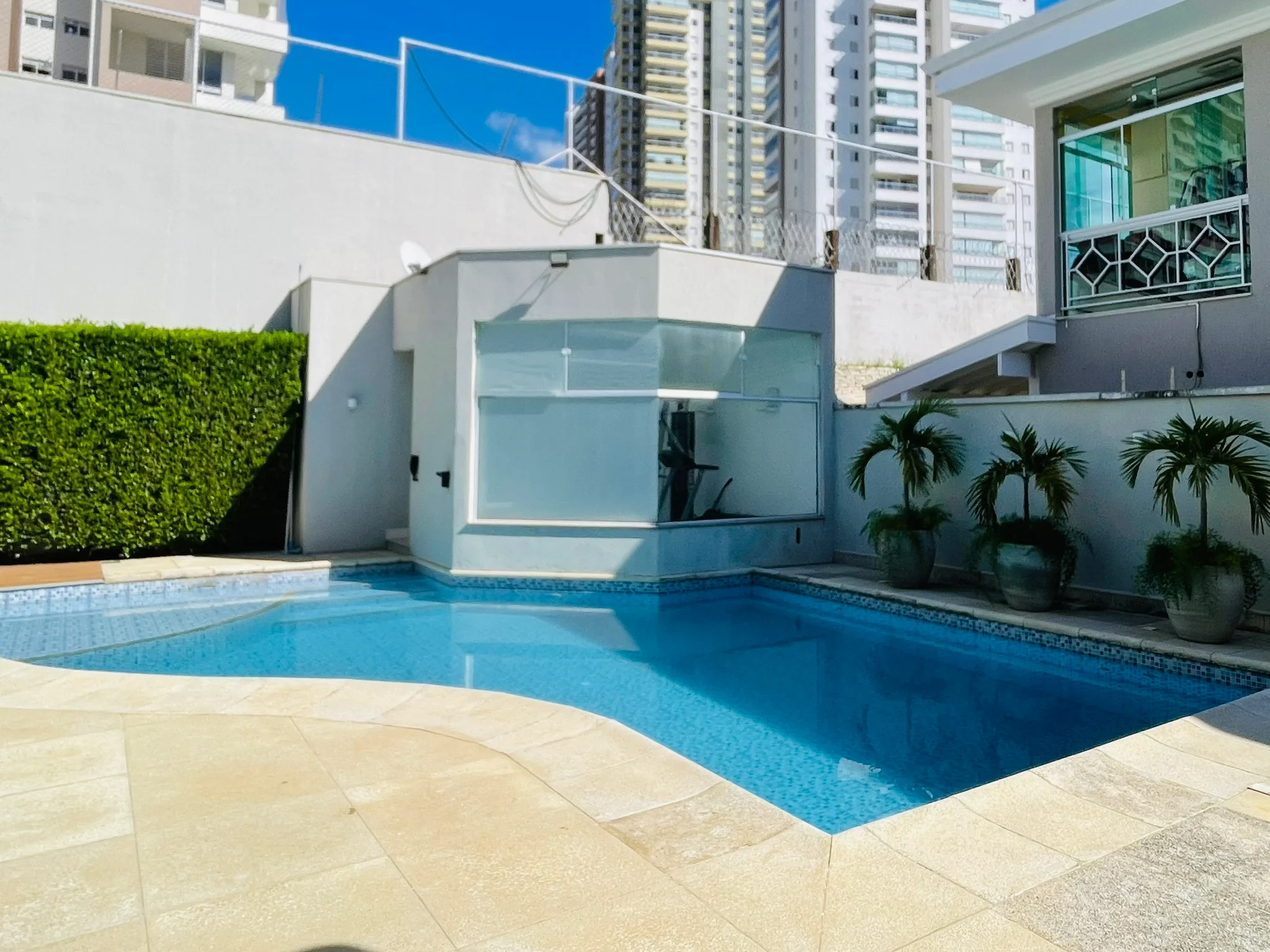 Casa com 5 dormitórios à venda no Condomínio Taubaté Village em Taubaté/SP.